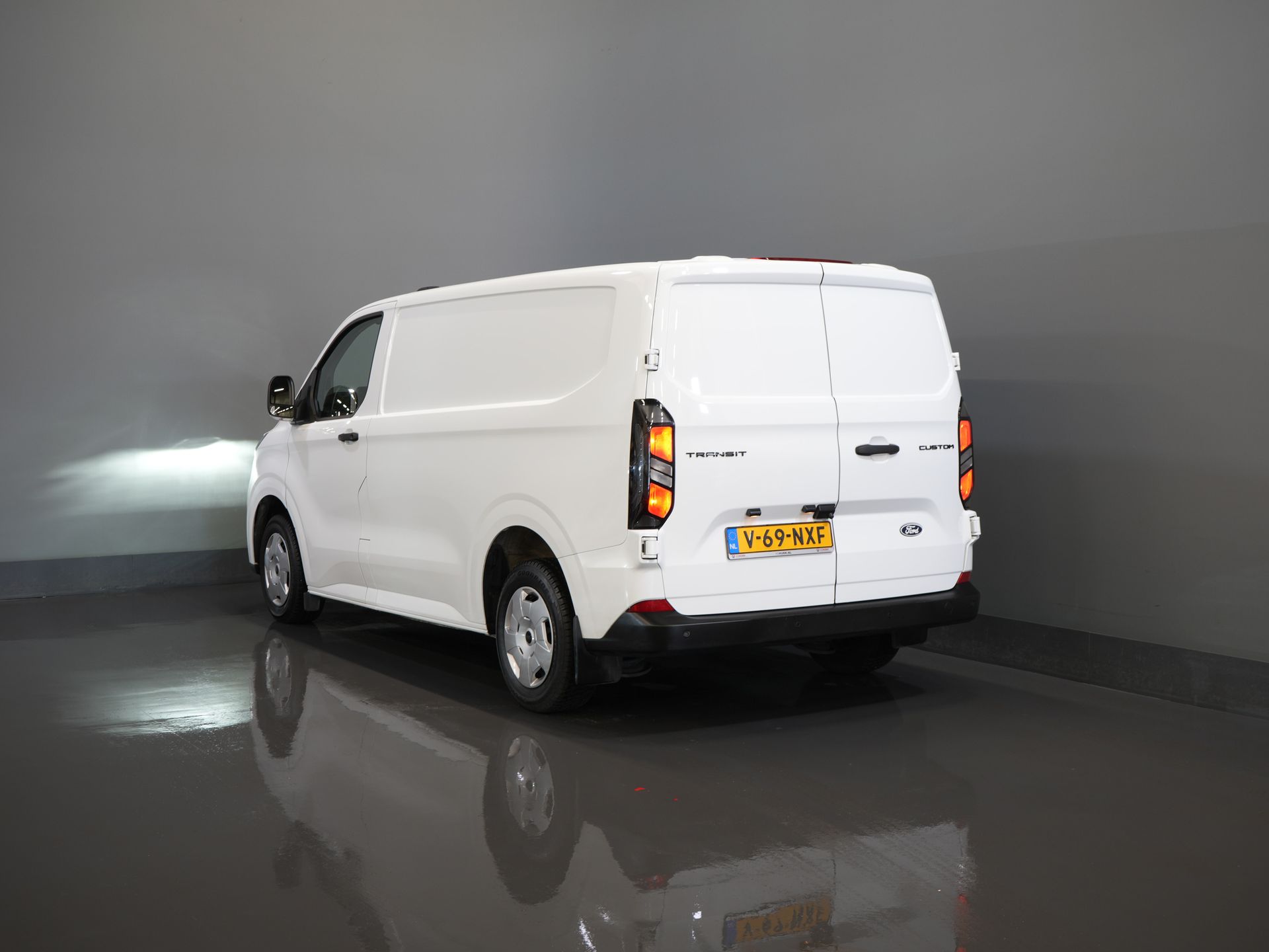 Ford Transit Custom Van 2.0 TDCI 135 cv LED/ Carplay/ 2.8t Remolqueverm./ Direcciónverm./ Stoelverw./ Clima/ Cámara/ Crucero/ PDC