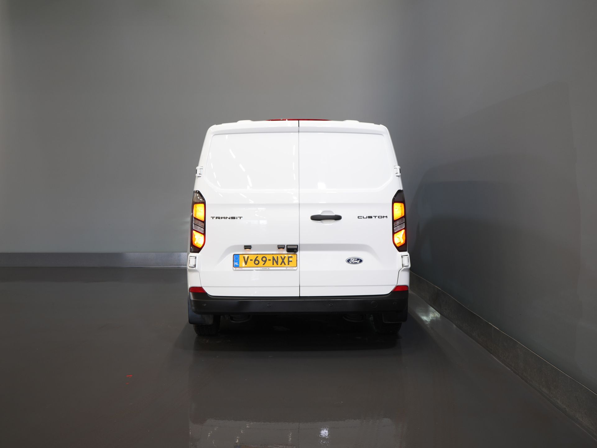 Ford Transit Custom Van 2.0 TDCI 135 cv LED/ Carplay/ 2.8t Remolqueverm./ Direcciónverm./ Stoelverw./ Clima/ Cámara/ Crucero/ PDC