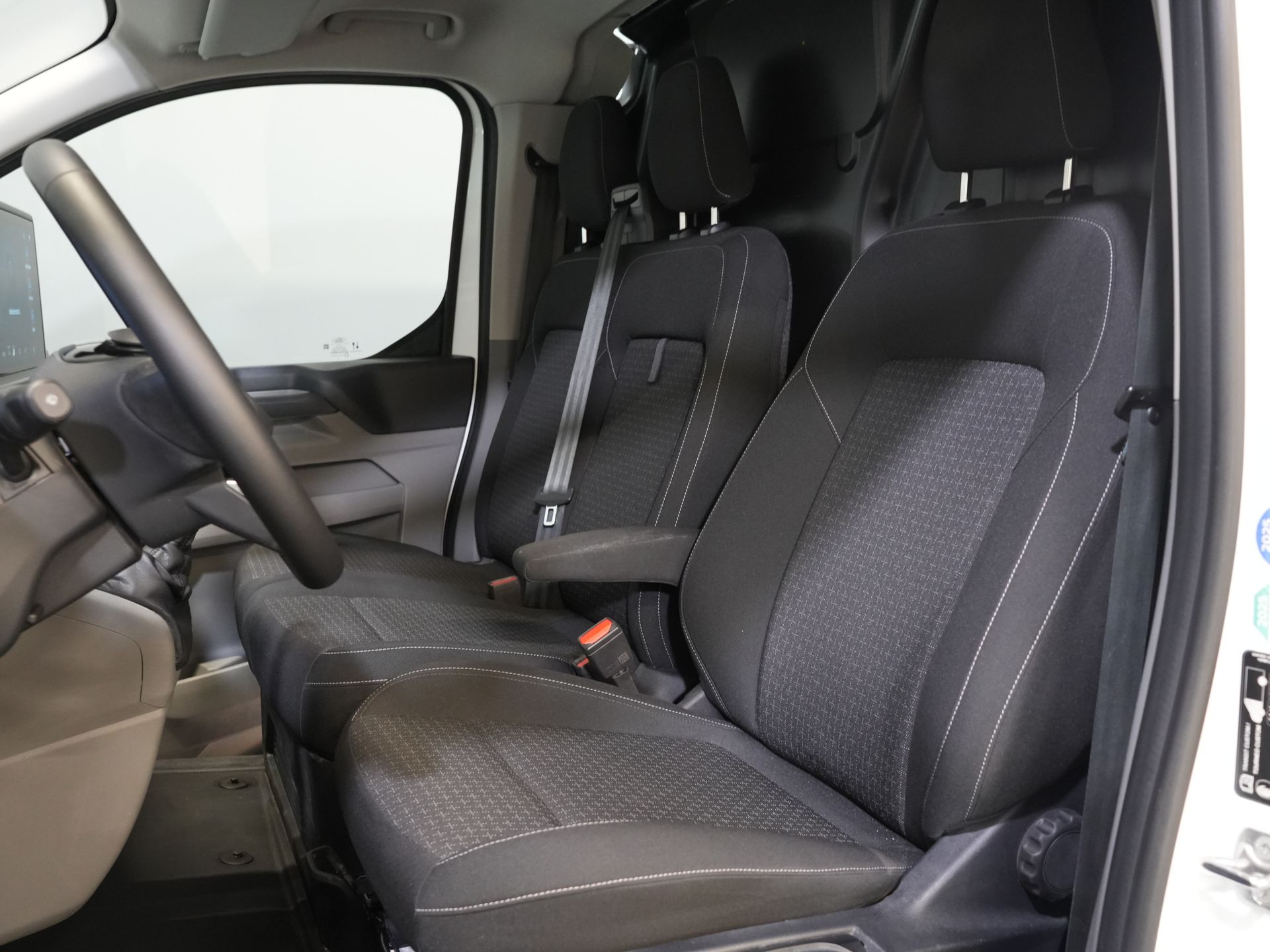 Ford Transit Custom Van 2.0 TDCI 135 cv LED/ Carplay/ 2.8t Remolqueverm./ Direcciónverm./ Stoelverw./ Clima/ Cámara/ Crucero/ PDC