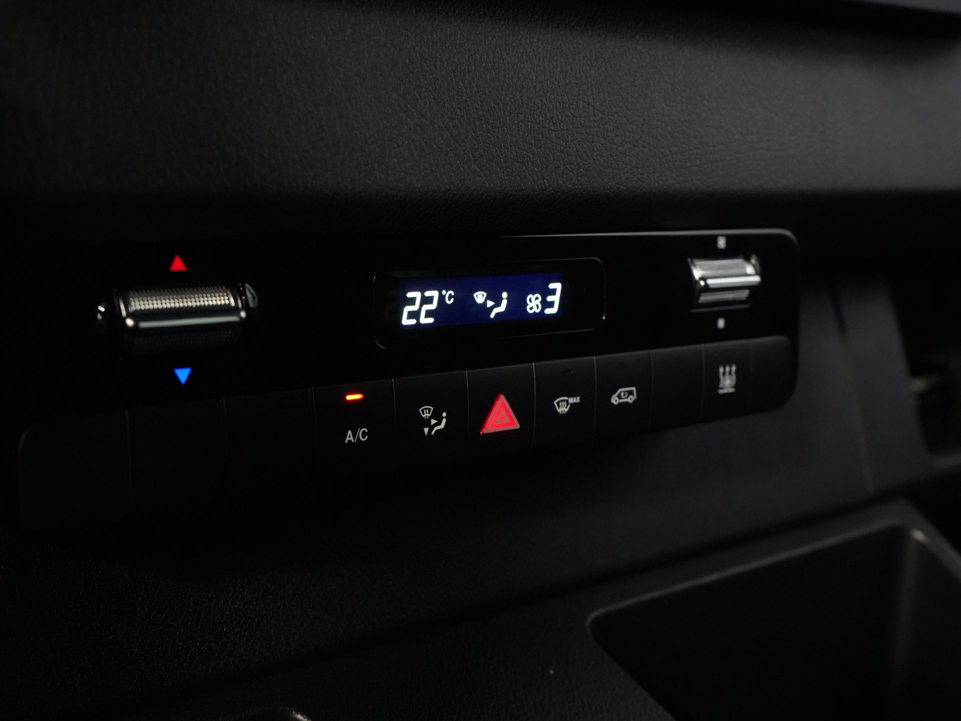 Mercedes-Benz Sprinter Furgoneta 317 CDI Aut. L2H2 3.5t Trekverm./ Gev.Stoel/ Standkachel/ Carplay/ Camera/ Navi/ Cruise/ DAB/ LMV/ Sidebars/ Towbar