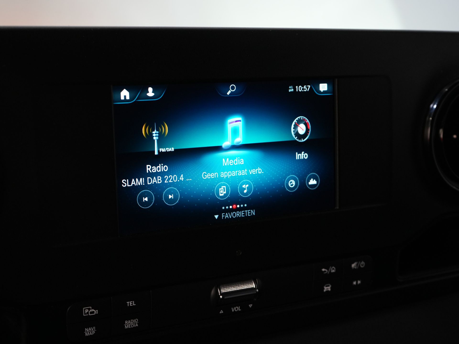 Mercedes-Benz Sprinter Furgoneta 317 CDI Aut. L2H2 3.5t Trekverm./ Gev.Stoel/ Standkachel/ Carplay/ Camera/ Navi/ Cruise/ DAB/ LMV/ Sidebars/ Towbar