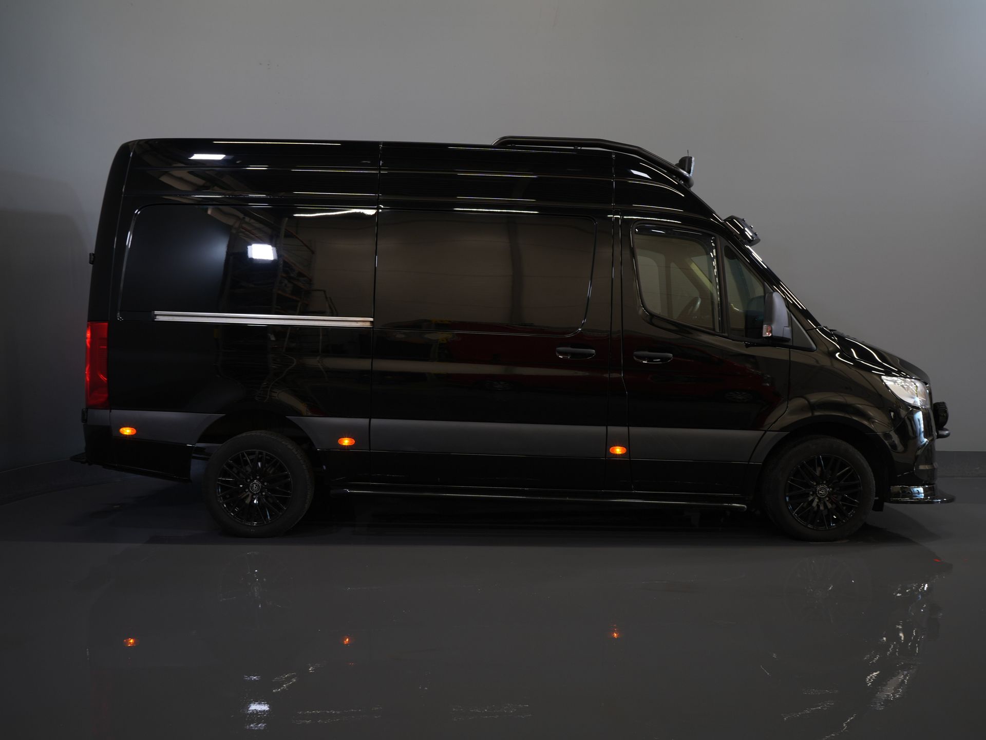 Mercedes-Benz Sprinter Furgoneta 317 CDI Aut. L2H2 3.5t Trekverm./ Gev.Stoel/ Standkachel/ Carplay/ Camera/ Navi/ Cruise/ DAB/ LMV/ Sidebars/ Towbar