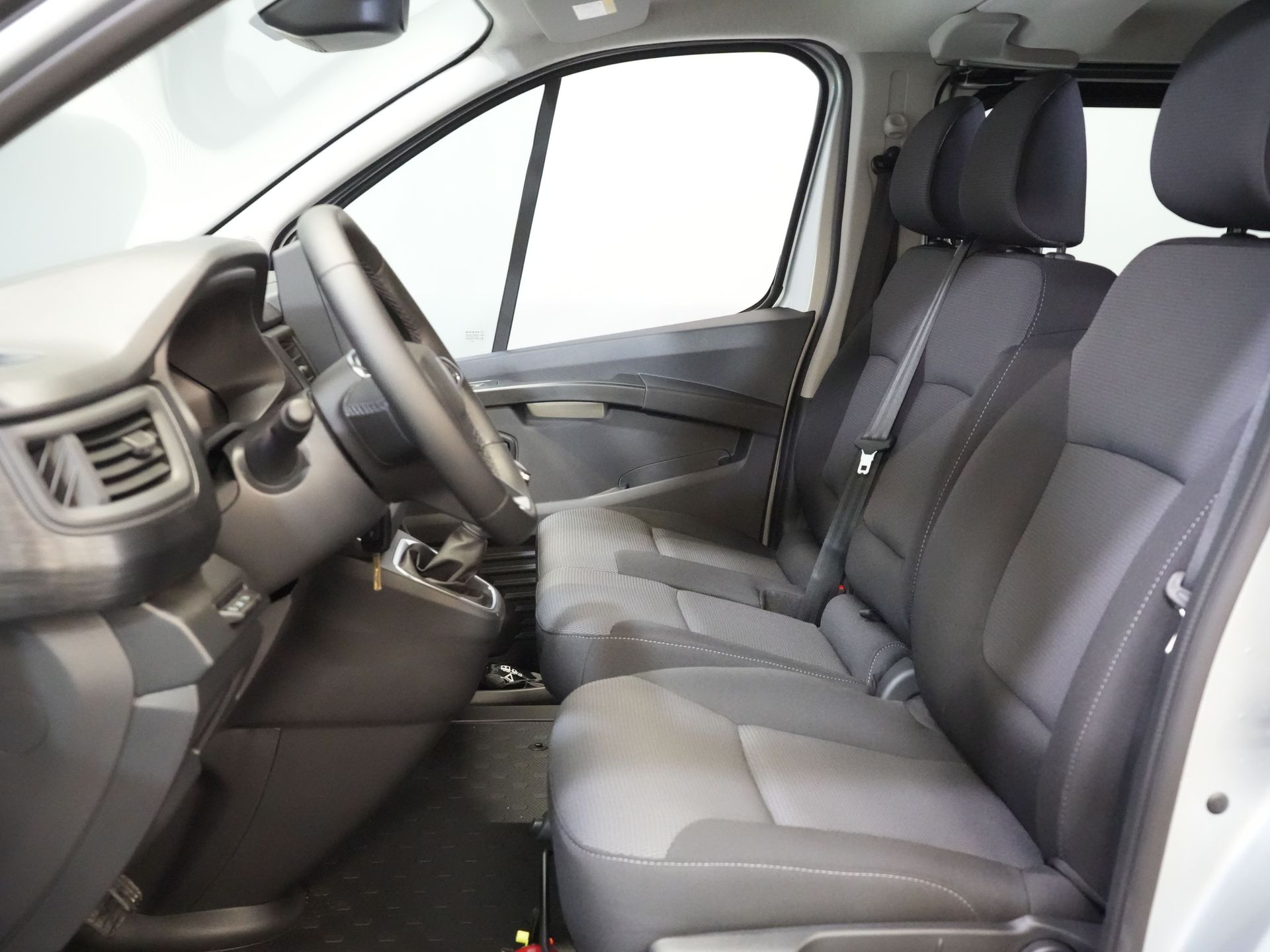 Renault Trafic Van 2.0 dCi 130 hp L2 BPM FREE! DC Doppelkabine LED/ 2x Schiebetür/ Navi/ Carplay/ Kamera/ PDC/ Tempomat