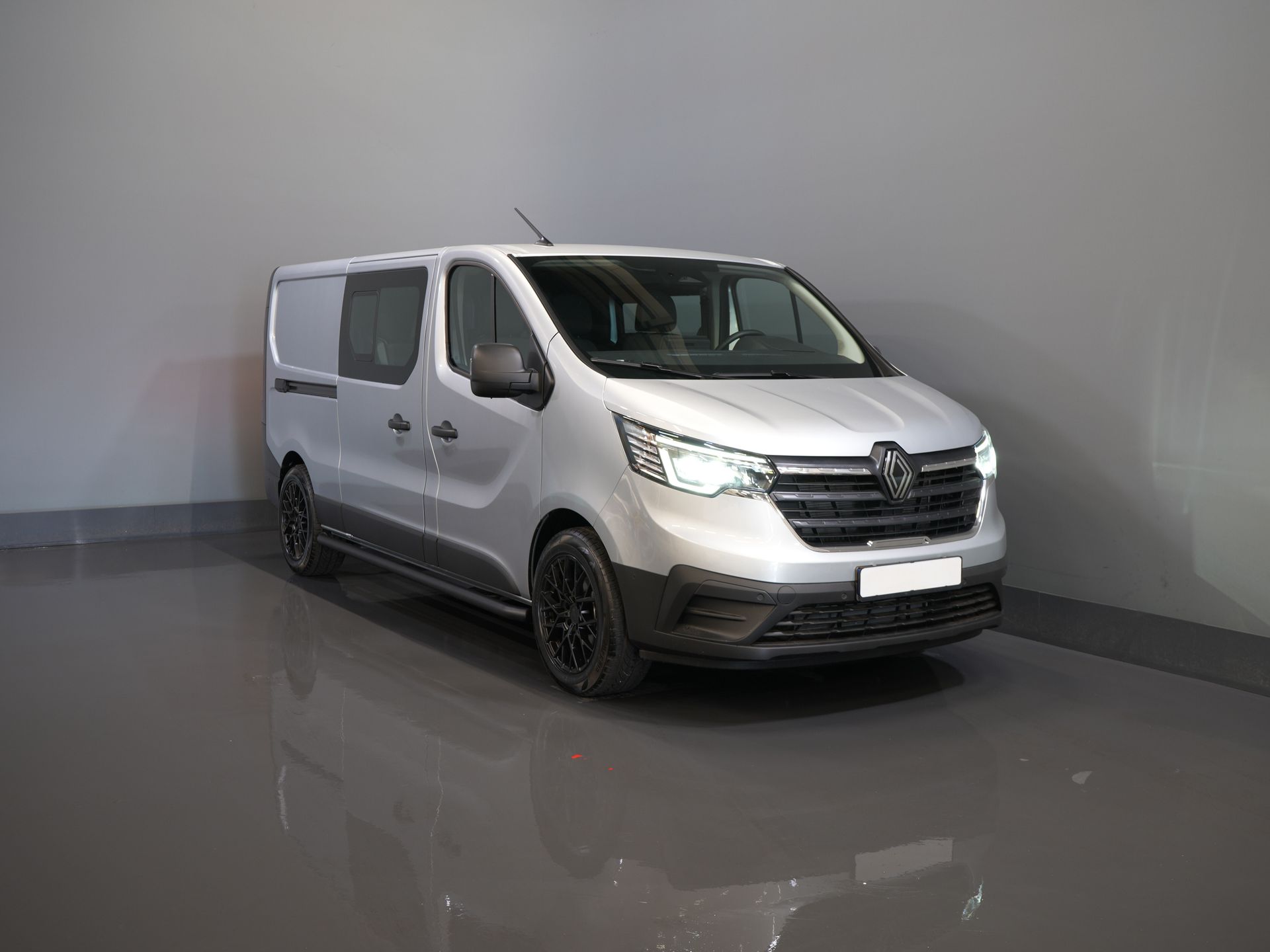 Renault Trafic Van 2.0 dCi 130 к.с. L2 BPM БЕЗКОШТОВНО! DC Double Cab LED/ 2x зсувні двері/ Navi/ Carplay/ Камера/ PDC/ Cruise