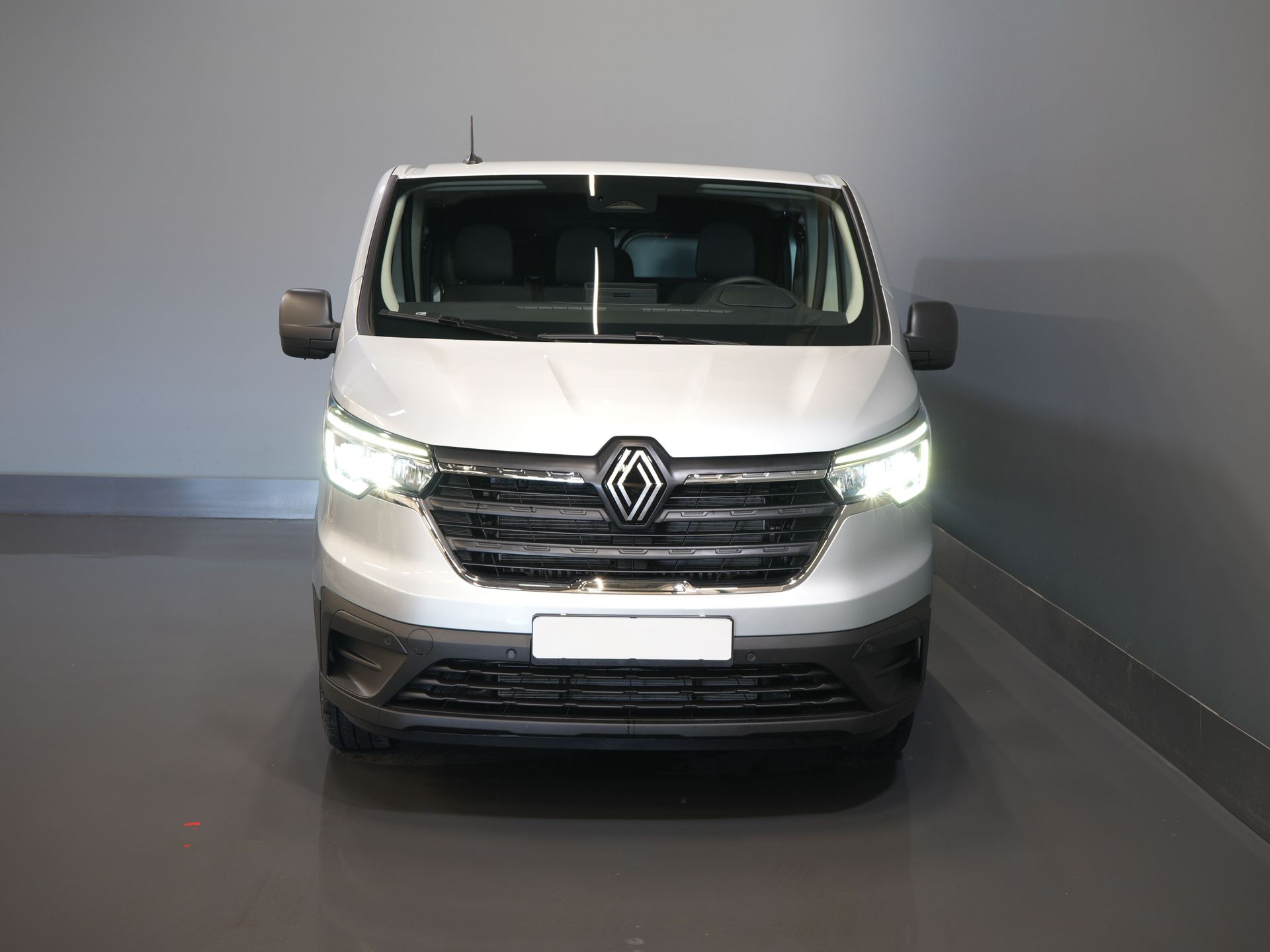Renault Trafic Van 2.0 dCi 130 hp L2 BPM FREE! DC Doppelkabine LED/ 2x Schiebetür/ Navi/ Carplay/ Kamera/ PDC/ Tempomat