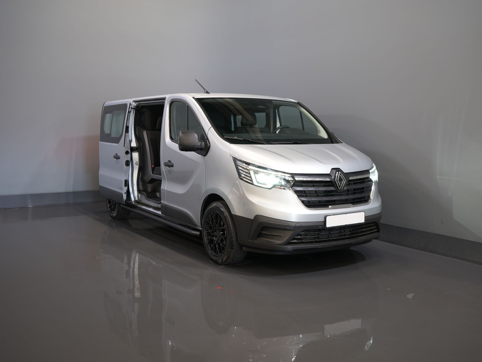 Renault Trafic Van 2.0 dCi 130 hp L2 BPM FREE! DC Doppelkabine LED/ 2x Schiebetür/ Navi/ Carplay/ Kamera/ PDC/ Tempomat