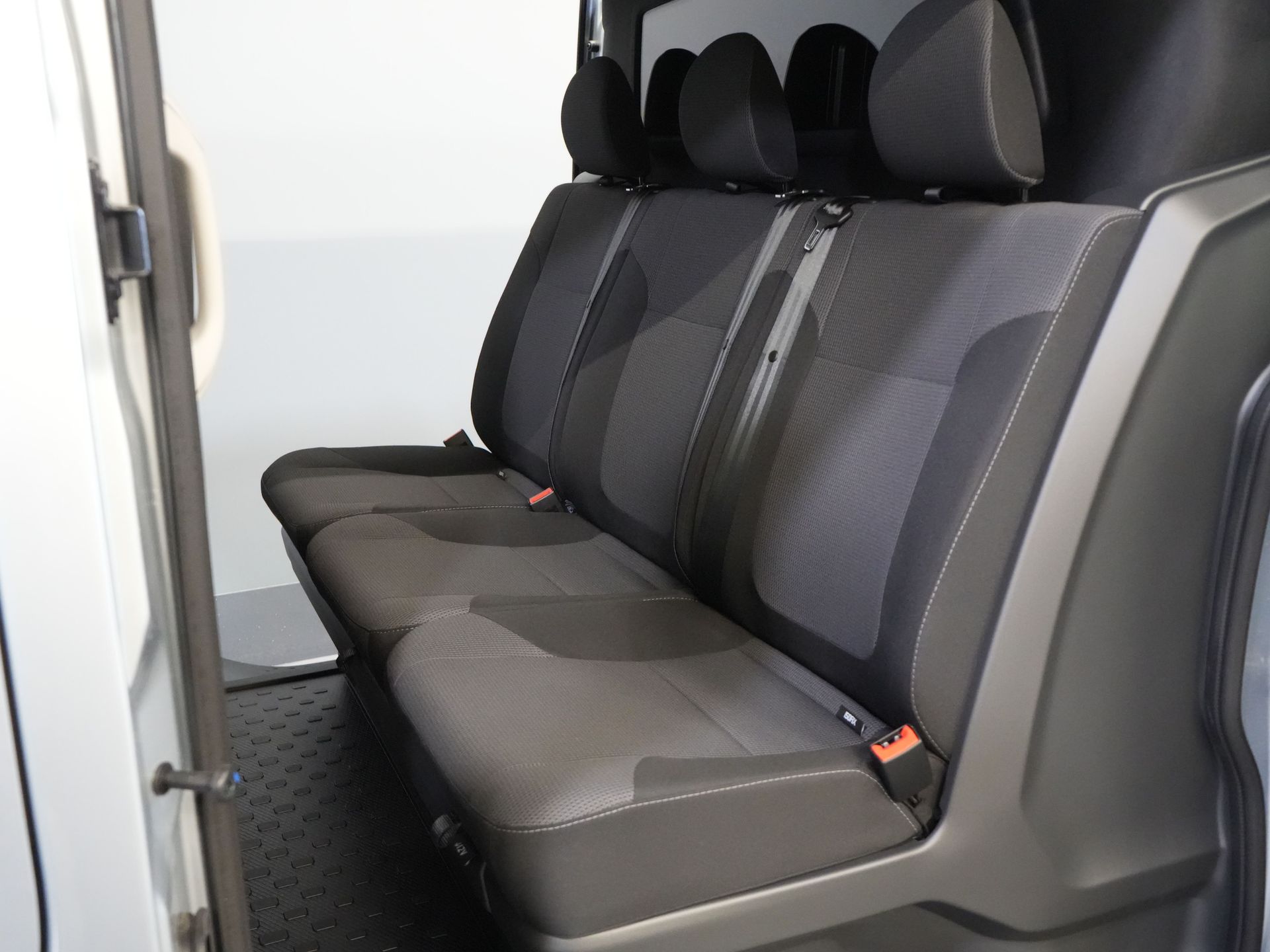 Renault Trafic Van 2.0 dCi 130 hp L2 BPM FREE! DC Doppelkabine LED/ 2x Schiebetür/ Navi/ Carplay/ Kamera/ PDC/ Tempomat