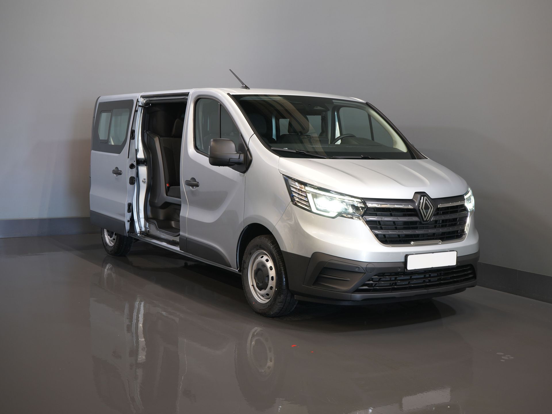 Renault Trafic Van 2.0 dCi 130 hp L2 BPM FREE! DC Doppelkabine LED/ 2x Schiebetür/ Navi/ Carplay/ Kamera/ PDC/ Tempomat