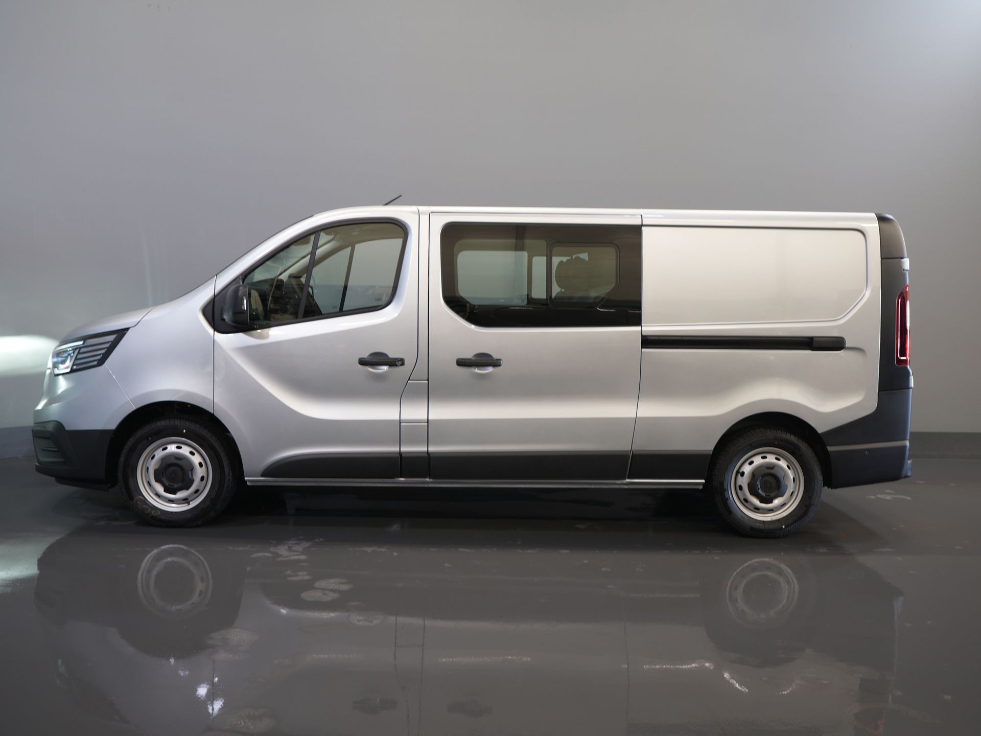 Renault Trafic Van 2.0 dCi 130 hp L2 BPM FREE! DC Doppelkabine LED/ 2x Schiebetür/ Navi/ Carplay/ Kamera/ PDC/ Tempomat