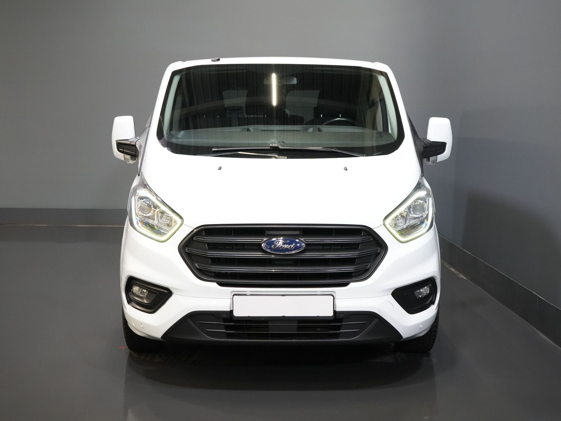 Ford Transit Custom Passenger Transport Tourneo 2.0 TDCI € 30,182 incl. TVA/BPM Trend Combi/ Kombi/ 9 Person/ 9 P/ Cruise/ PDC/ Airco