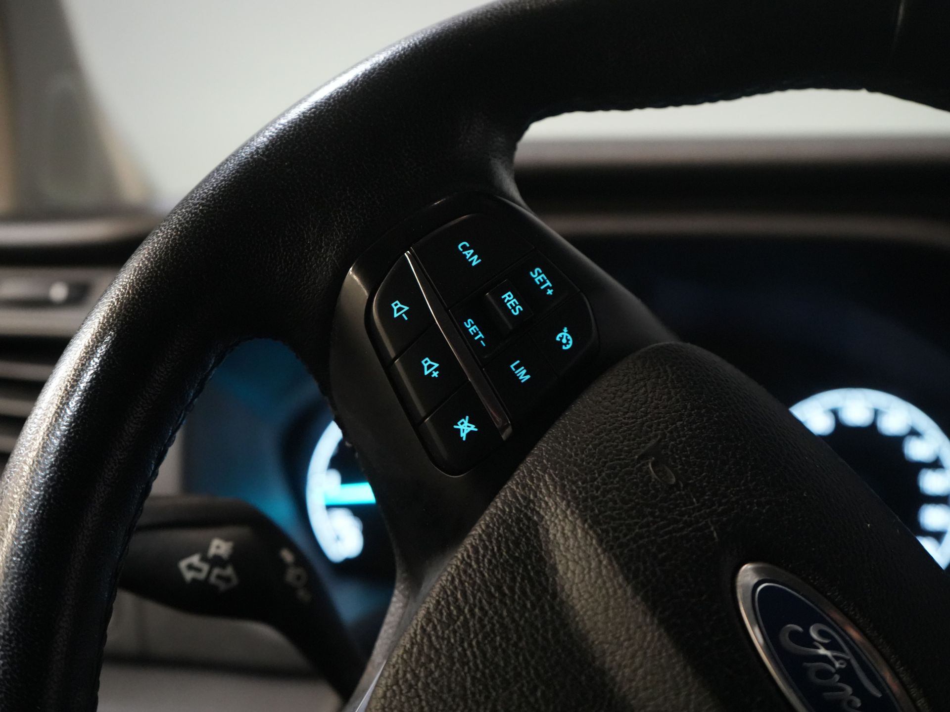 Ford Transit Custom Passenger Transport Tourneo 2.0 TDCI € 30,182 incl. TVA/BPM Trend Combi/ Kombi/ 9 Person/ 9 P/ Cruise/ PDC/ Airco