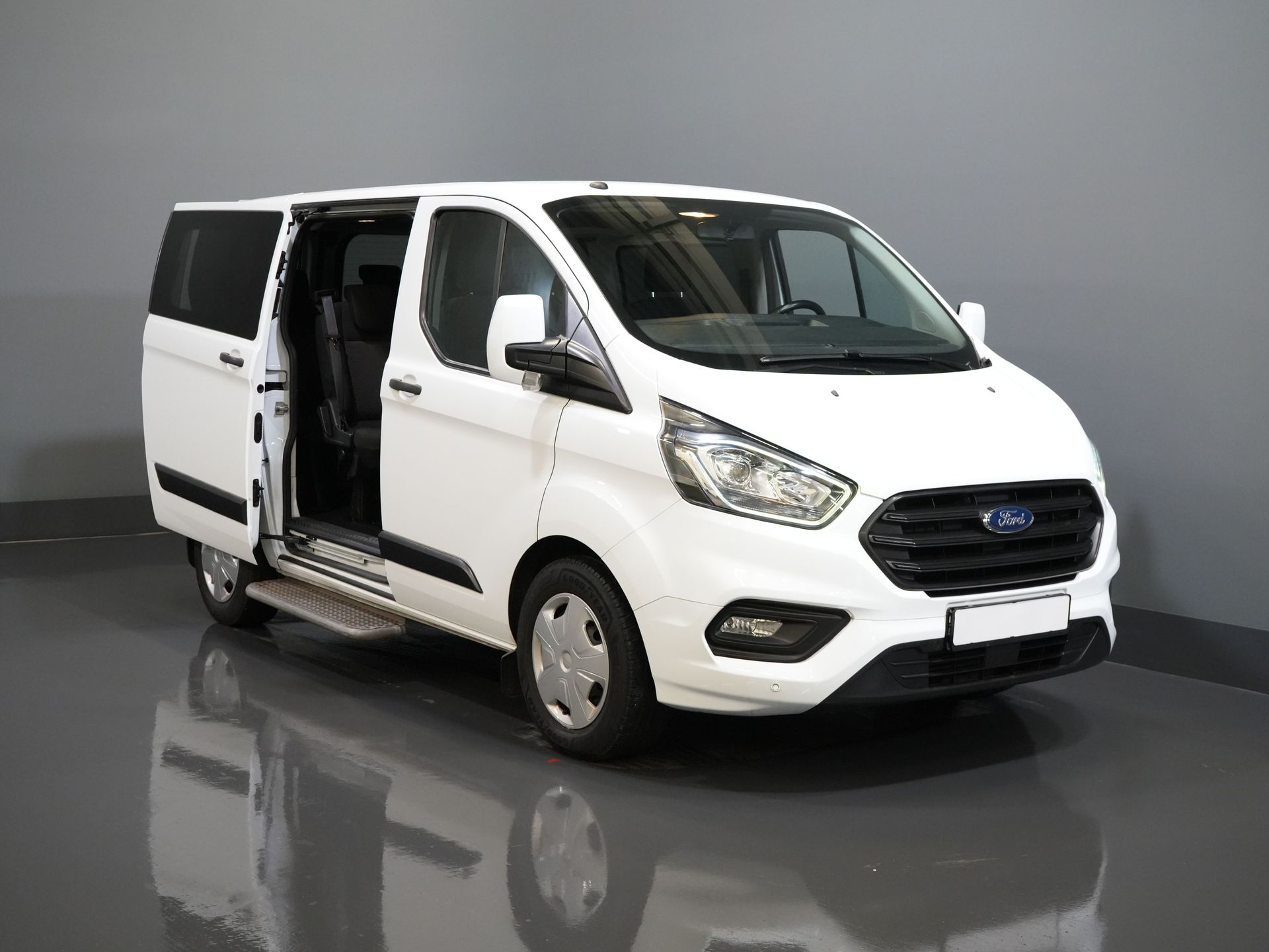 Ford Transit Custom Passenger Transport Tourneo 2.0 TDCI € 30,182 incl. TVA/BPM Trend Combi/ Kombi/ 9 Person/ 9 P/ Cruise/ PDC/ Airco