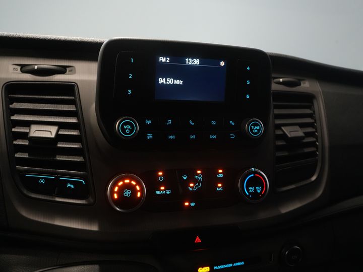 Ford Transit Custom Passenger Transport Tourneo 2.0 TDCI € 30,182 incl. TVA/BPM Trend Combi/ Kombi/ 9 Person/ 9 P/ Cruise/ PDC/ Airco