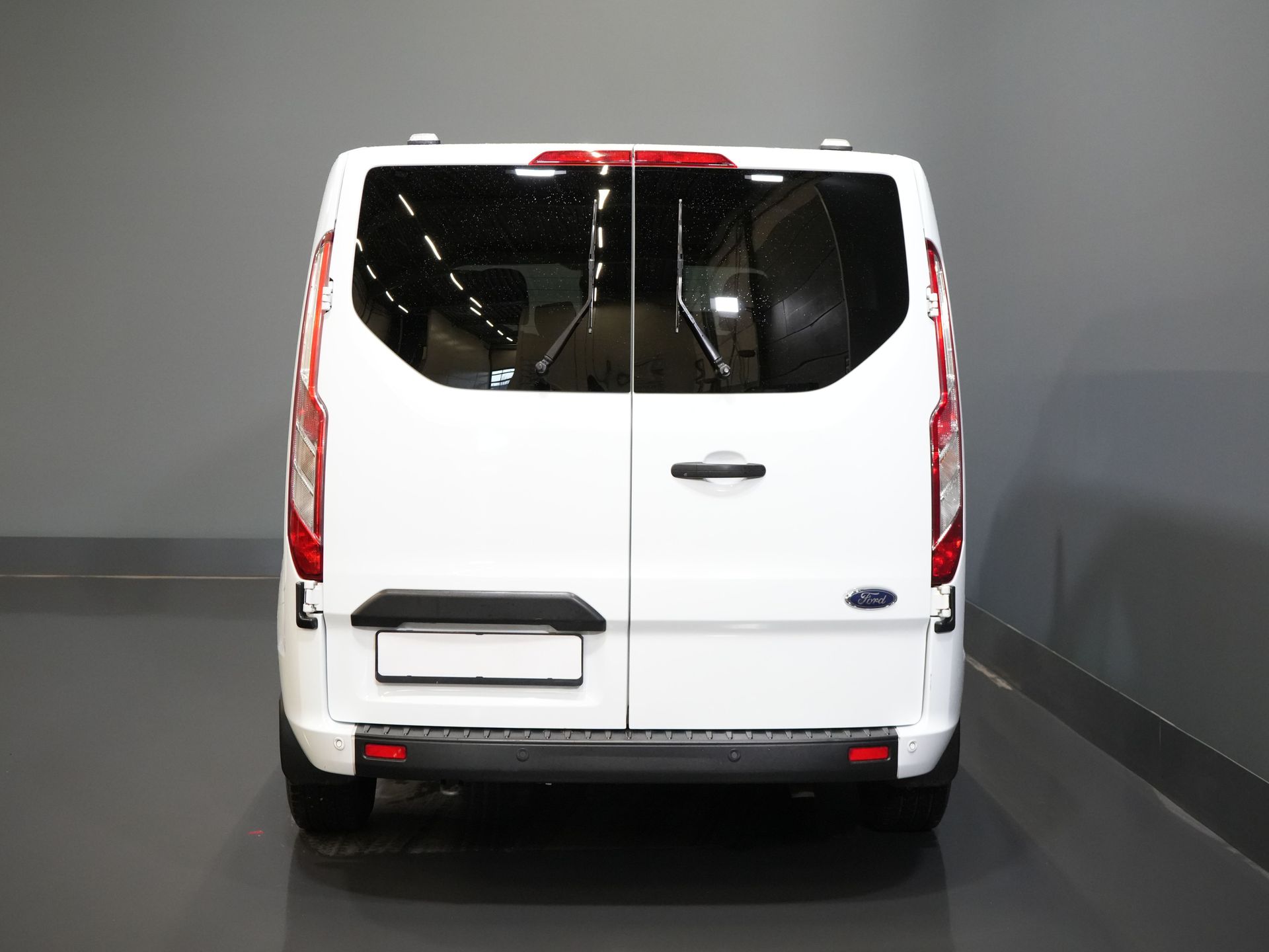 Ford Transit Custom Passenger Transport Tourneo 2.0 TDCI € 30,182 incl. TVA/BPM Trend Combi/ Kombi/ 9 Person/ 9 P/ Cruise/ PDC/ Airco
