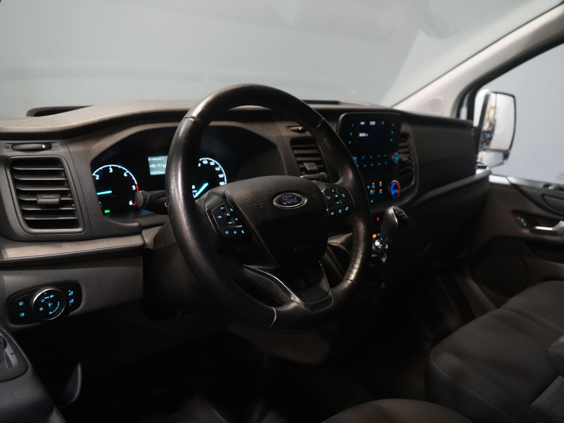 Ford Transit Custom Passenger Transport Tourneo 2.0 TDCI € 30,182 incl. TVA/BPM Trend Combi/ Kombi/ 9 Person/ 9 P/ Cruise/ PDC/ Airco