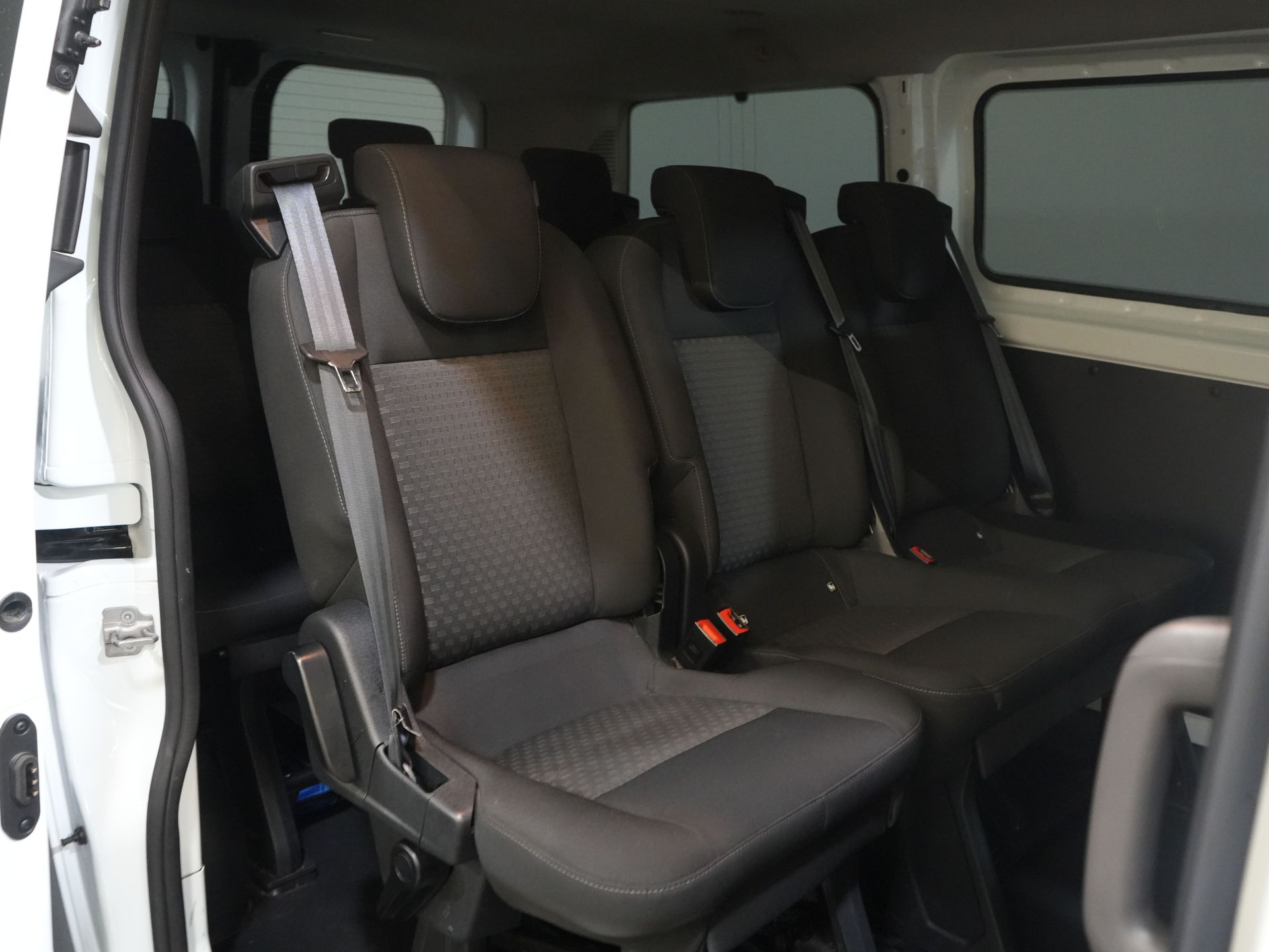 Ford Transit Custom Passenger Transport Tourneo 2.0 TDCI € 30,182 incl. TVA/BPM Trend Combi/ Kombi/ 9 Person/ 9 P/ Cruise/ PDC/ Airco