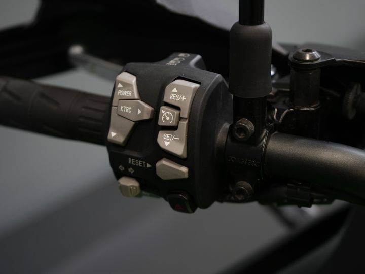 Kawasaki Sport/tour Versys 1000 Tourer TVA moto (TTC €12,950)/ Cruise/ ABS/ Panniers/ Valbrackets/ Givi