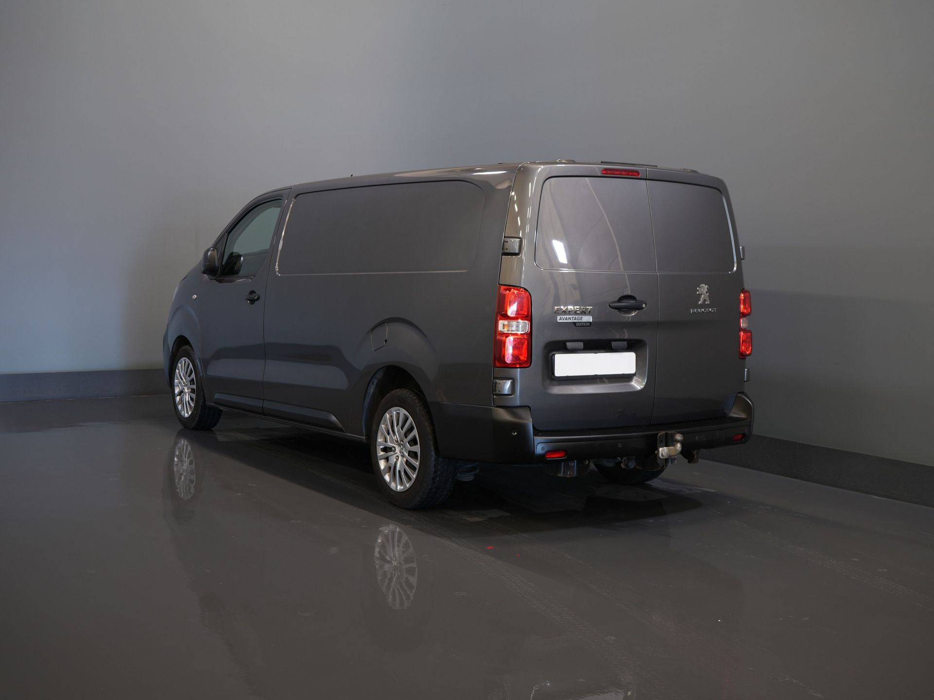 Peugeot Expert Bestelbus 2.0 HDI 125 pk L3 EXPORT ONLY Carplay/ PDC/ Cruise/ Navi/ Trekhaak/ Airco