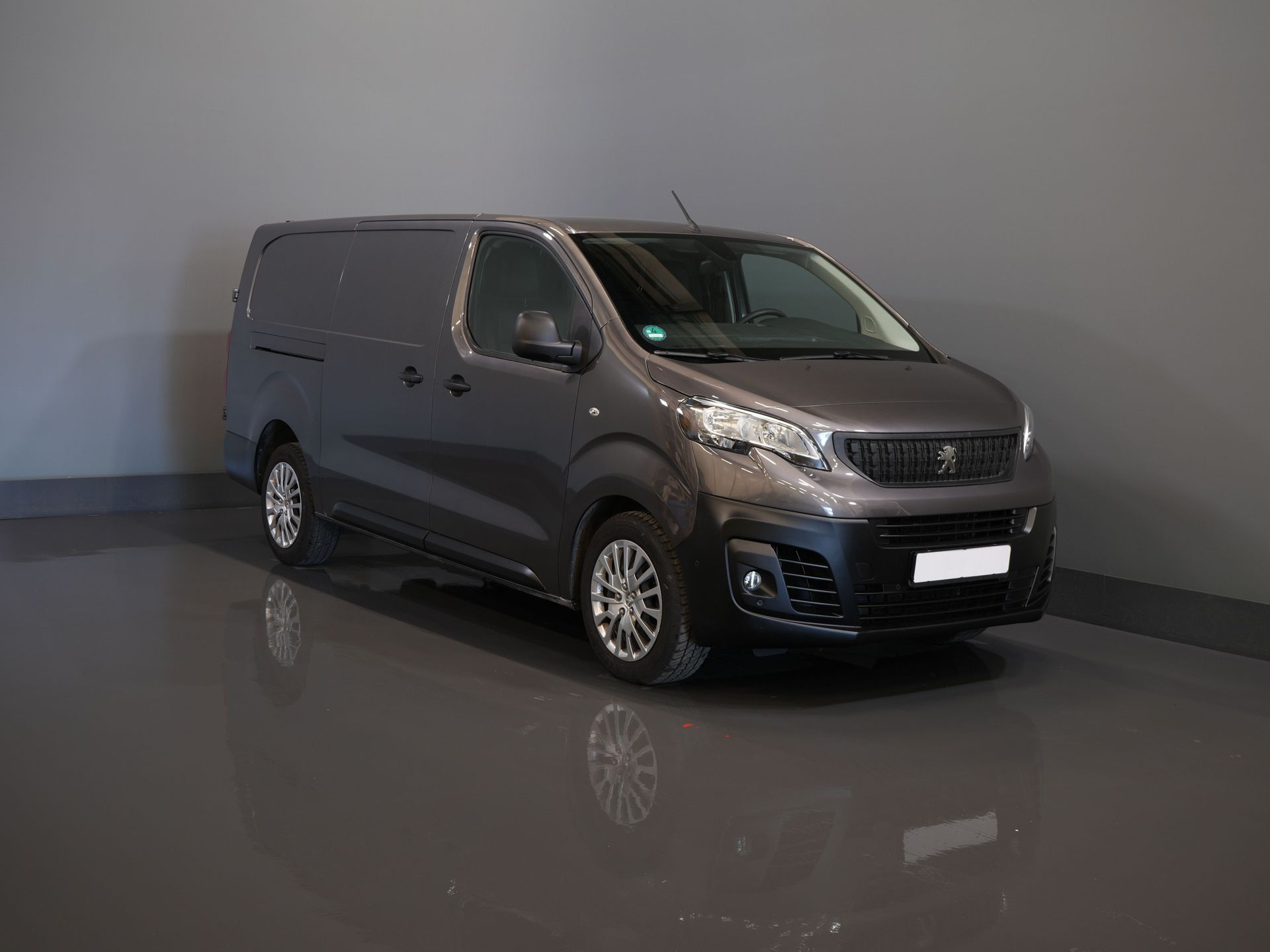 Peugeot Expert Bestelbus 2.0 HDI 125 pk L3 EXPORT ONLY Carplay/ PDC/ Cruise/ Navi/ Trekhaak/ Airco