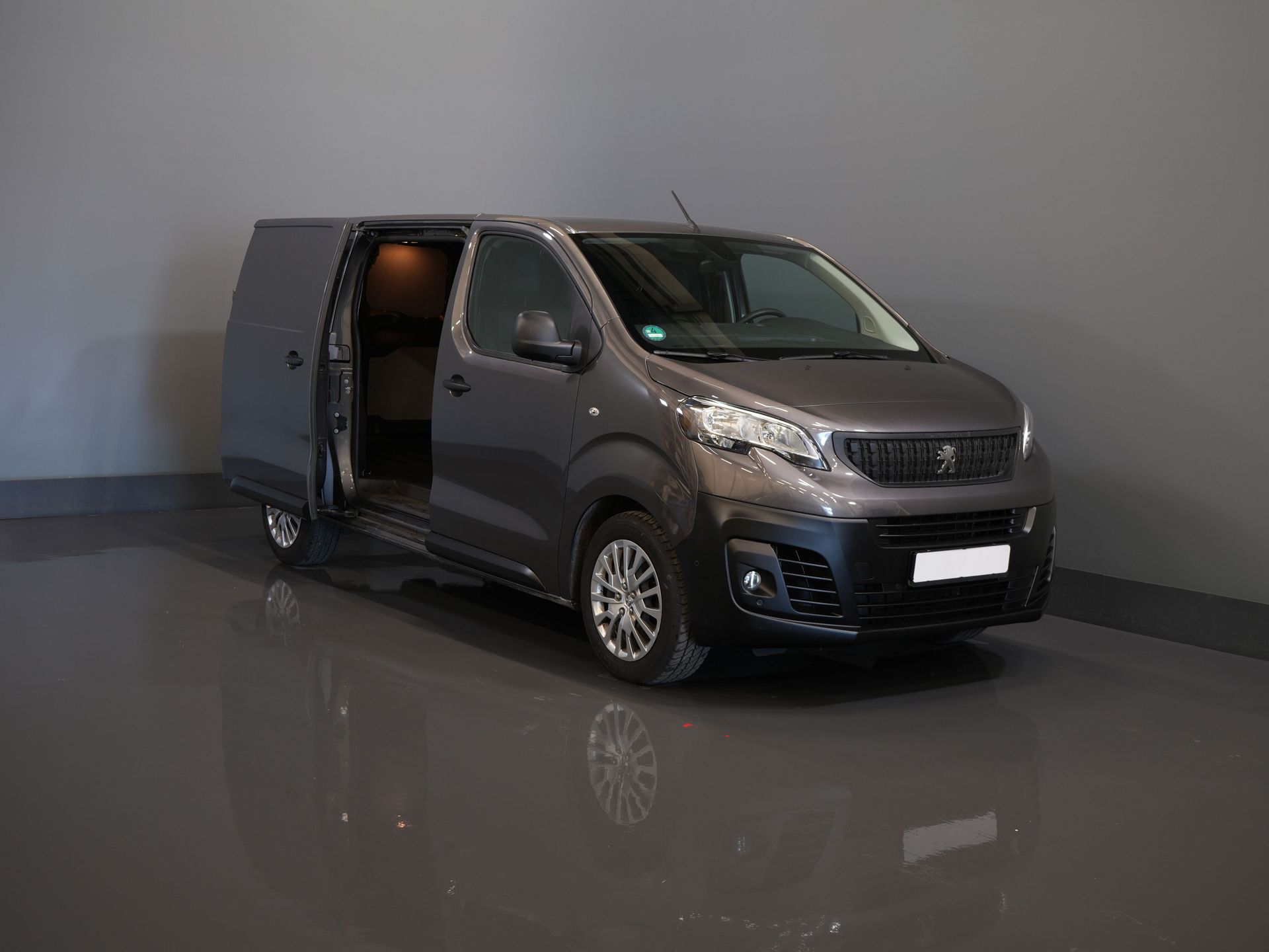 Peugeot Expert Bestelbus 2.0 HDI 125 pk L3 EXPORT ONLY Carplay/ PDC/ Cruise/ Navi/ Trekhaak/ Airco