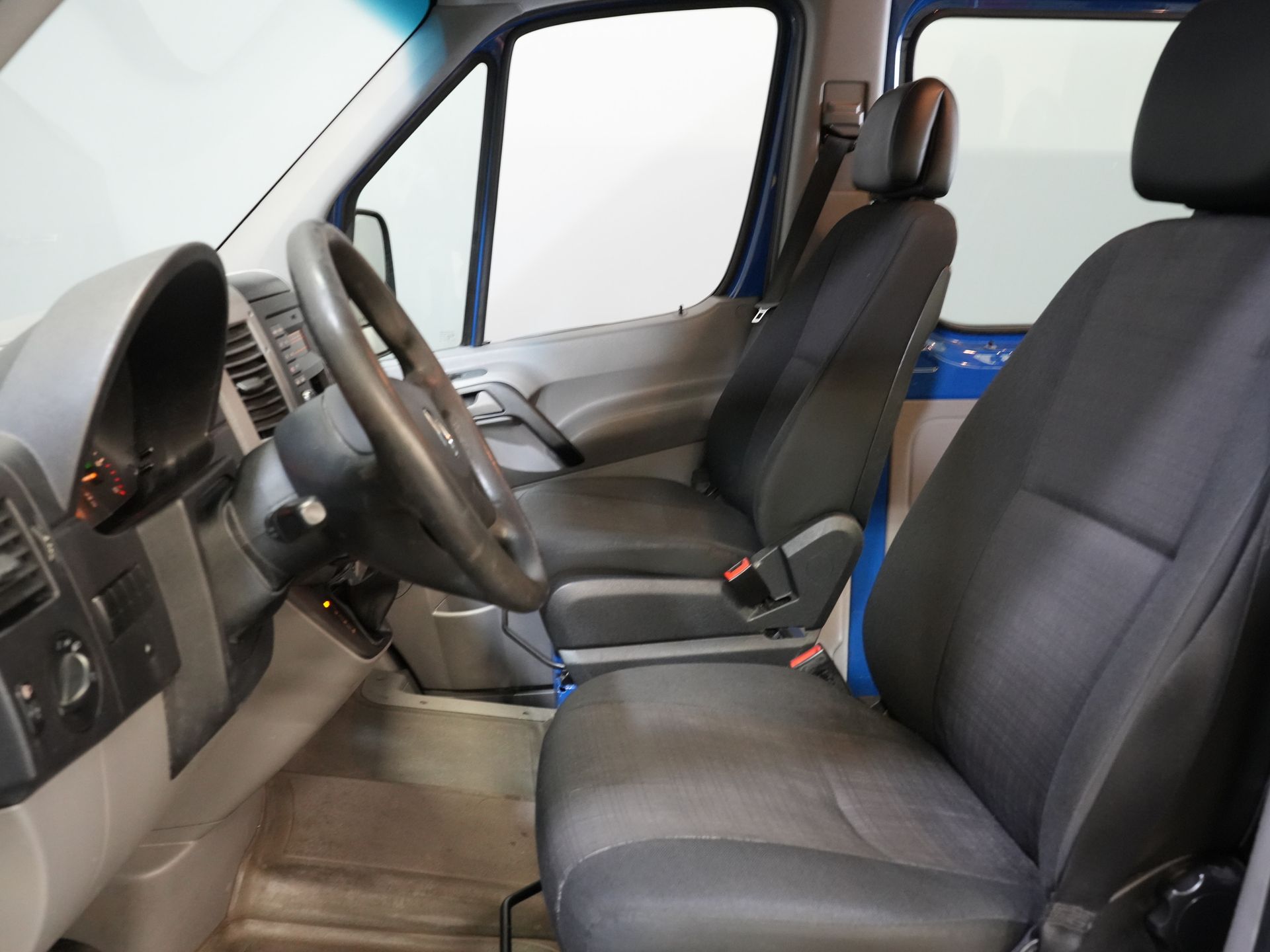 Mercedes-Benz Sprinter Пасажирський транспорт 213 2.2 CDI Авт. L2H2 €13 915,- Вкл. ПДВ (BPM FREE) ЕКСПОРТ Комбі/ 9 осіб/ Kombi/ 9P/ Airco/ PDC