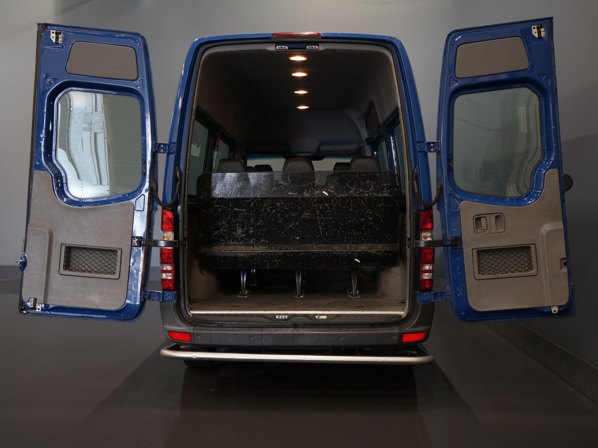 Mercedes-Benz Sprinter Пасажирський транспорт 213 2.2 CDI Авт. L2H2 €13 915,- Вкл. ПДВ (BPM FREE) ЕКСПОРТ Комбі/ 9 осіб/ Kombi/ 9P/ Airco/ PDC