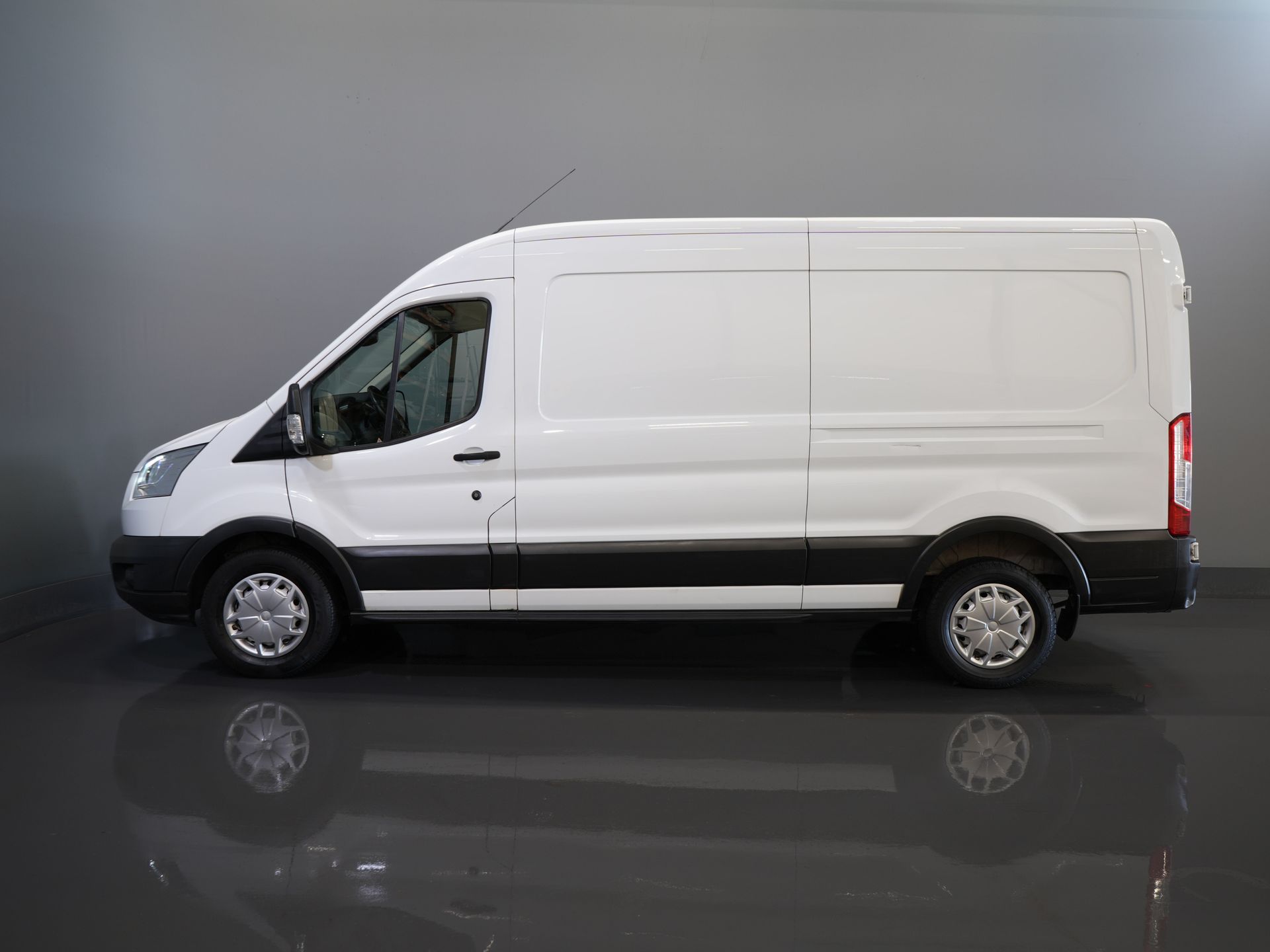 Ford Transit Van 330 2.0 TDCI 130 ch Trend Aut. L3H2 Carplay/ Camera/ PDC/ Cruise/ Towbar/ Airco