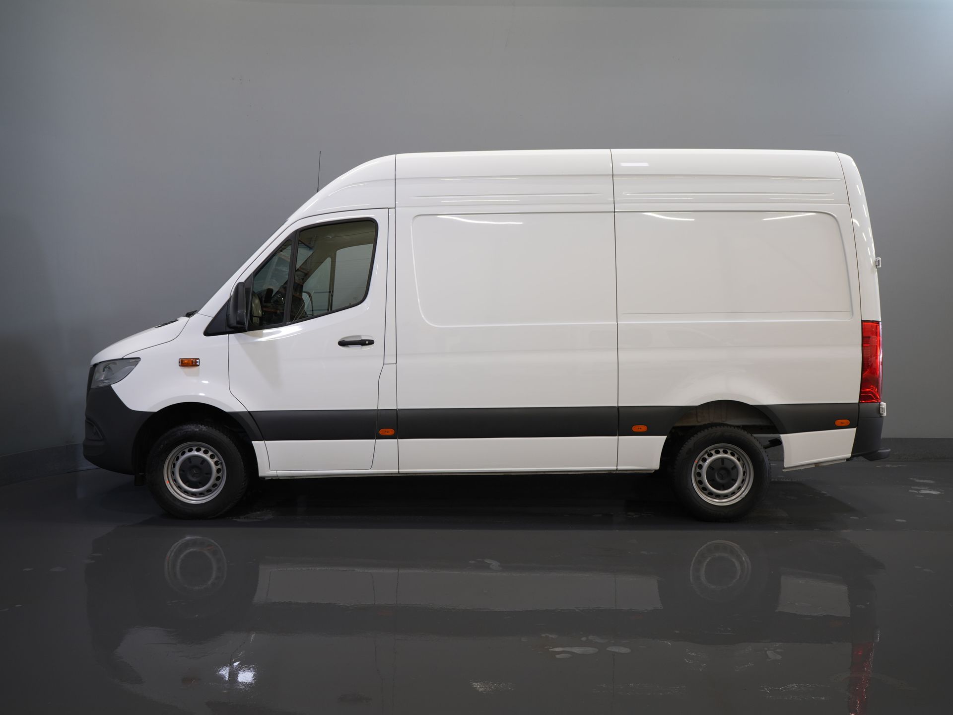 Mercedes-Benz Sprinter Van 317 CDI Aut. L2H2 BPM GRATIS! 3.5t holowanie/montowane siedzenia/ 270 Gr. drzwi/ ogrzewanie siedzeń/Navi/ kamera/ Cruise/ Airco/ DAB