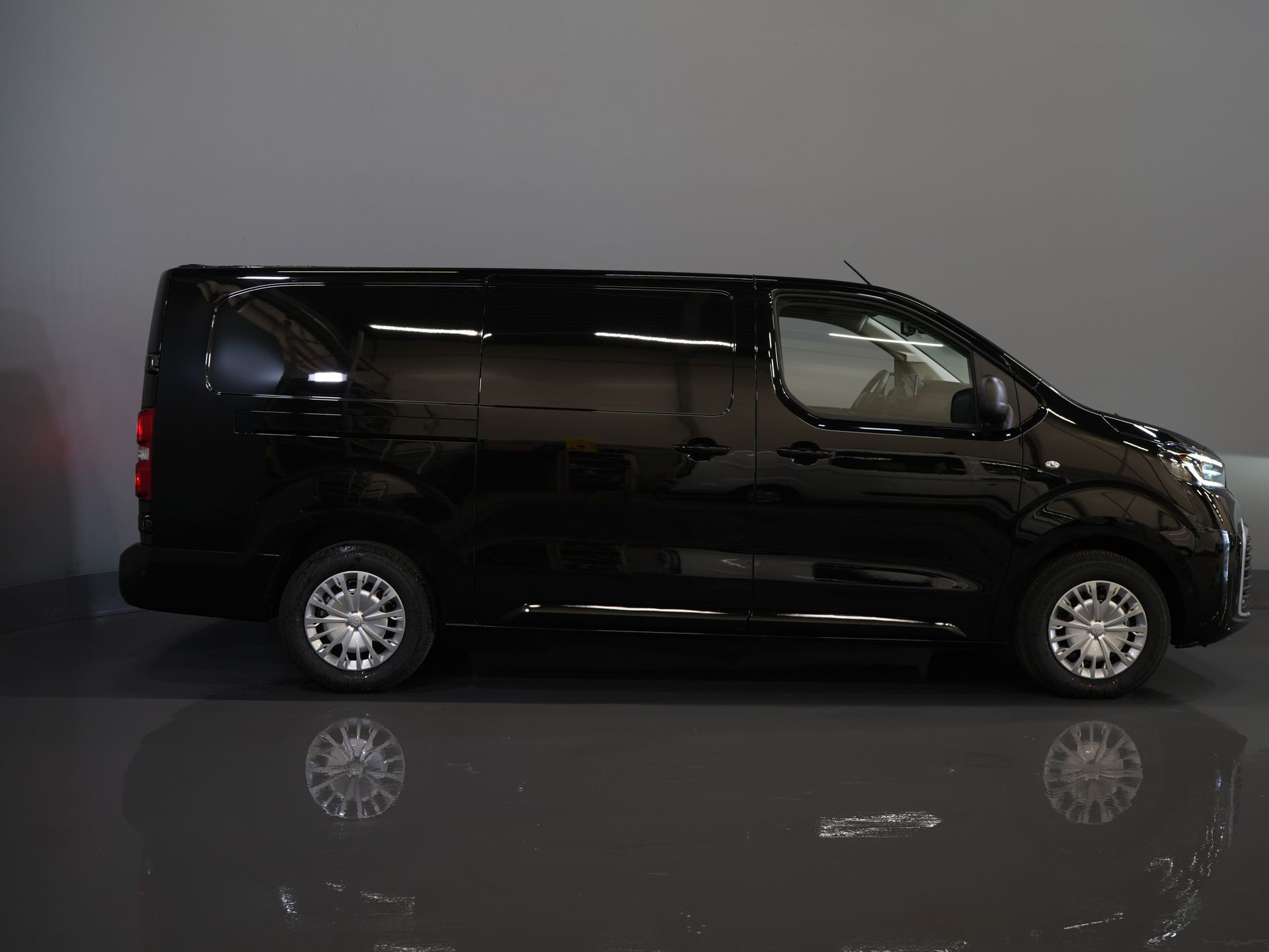 Toyota PROACE Electric Worker Van 75 kWh L3 345 km WLTP LED/ Schnellladegerät/ Keyless/ Adapt.Cruise/ Steerverw./ Stoelverw./ Navi/ Carplay/ Kamera/ PDC/ Airco