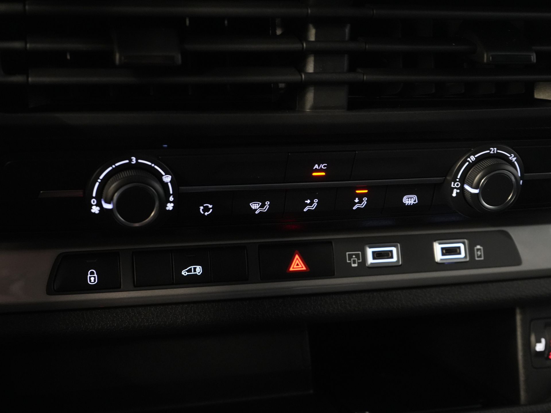 Toyota PROACE Electric Worker Van 75 kWh L3 345 km WLTP LED/ Schnellladegerät/ Keyless/ Adapt.Cruise/ Steerverw./ Stoelverw./ Navi/ Carplay/ Kamera/ PDC/ Airco