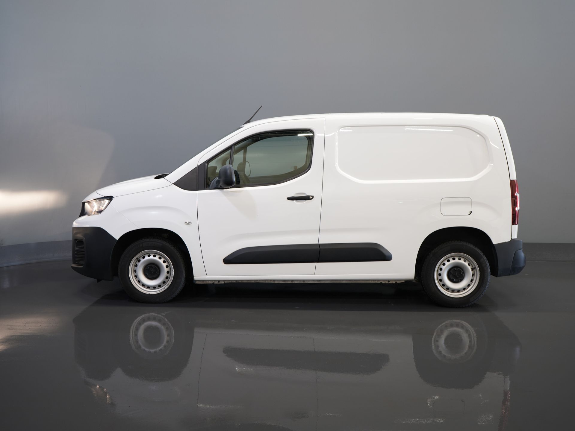 Peugeot Partner Bestelbus 1.6 HDI 75 pk EXPORT ONLY Rijdt Prima/ Volledig Onderhouden/ Airco/