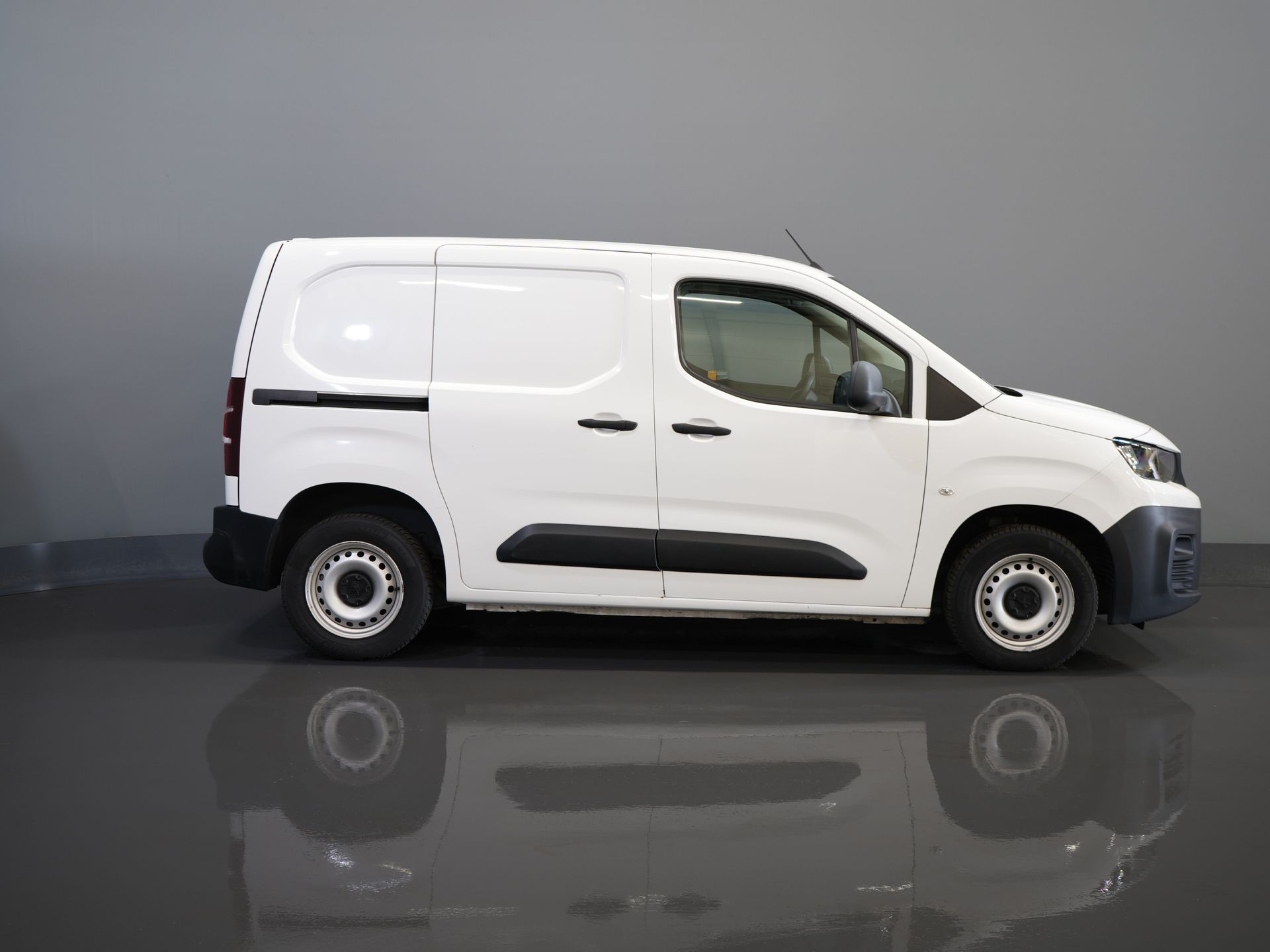 Peugeot Partner Bestelbus 1.6 HDI 75 pk EXPORT ONLY Rijdt Prima/ Volledig Onderhouden/ Airco/