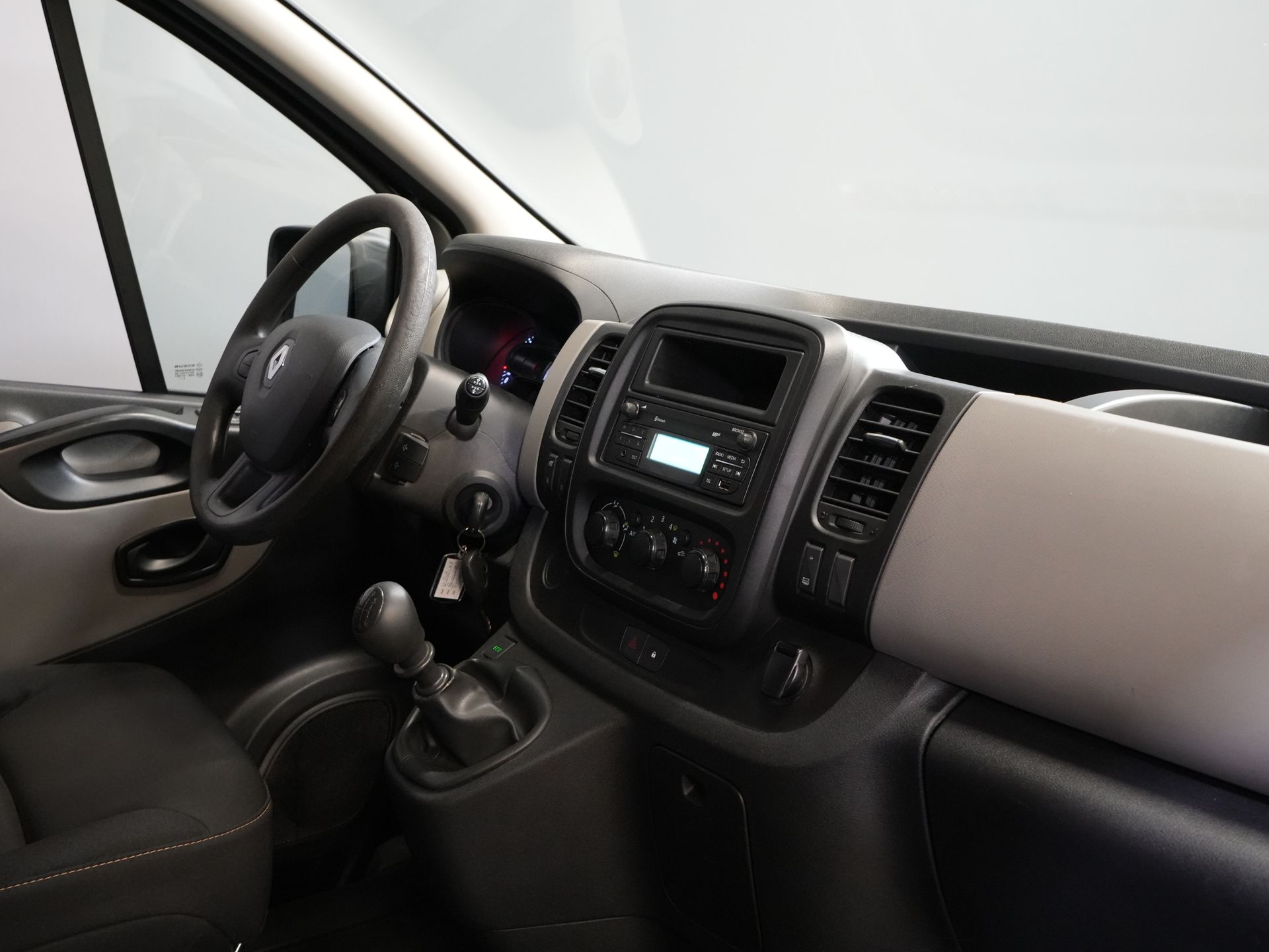 Renault Trafic Van 1.6 dCi 145 ch Sièges / Airco / Croisière / PDC / Crochet d'attelage