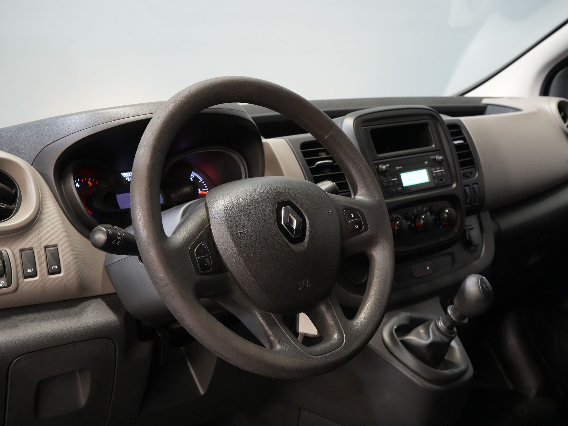 Renault Trafic Van 1.6 dCi 145 ch Sièges / Airco / Croisière / PDC / Crochet d'attelage