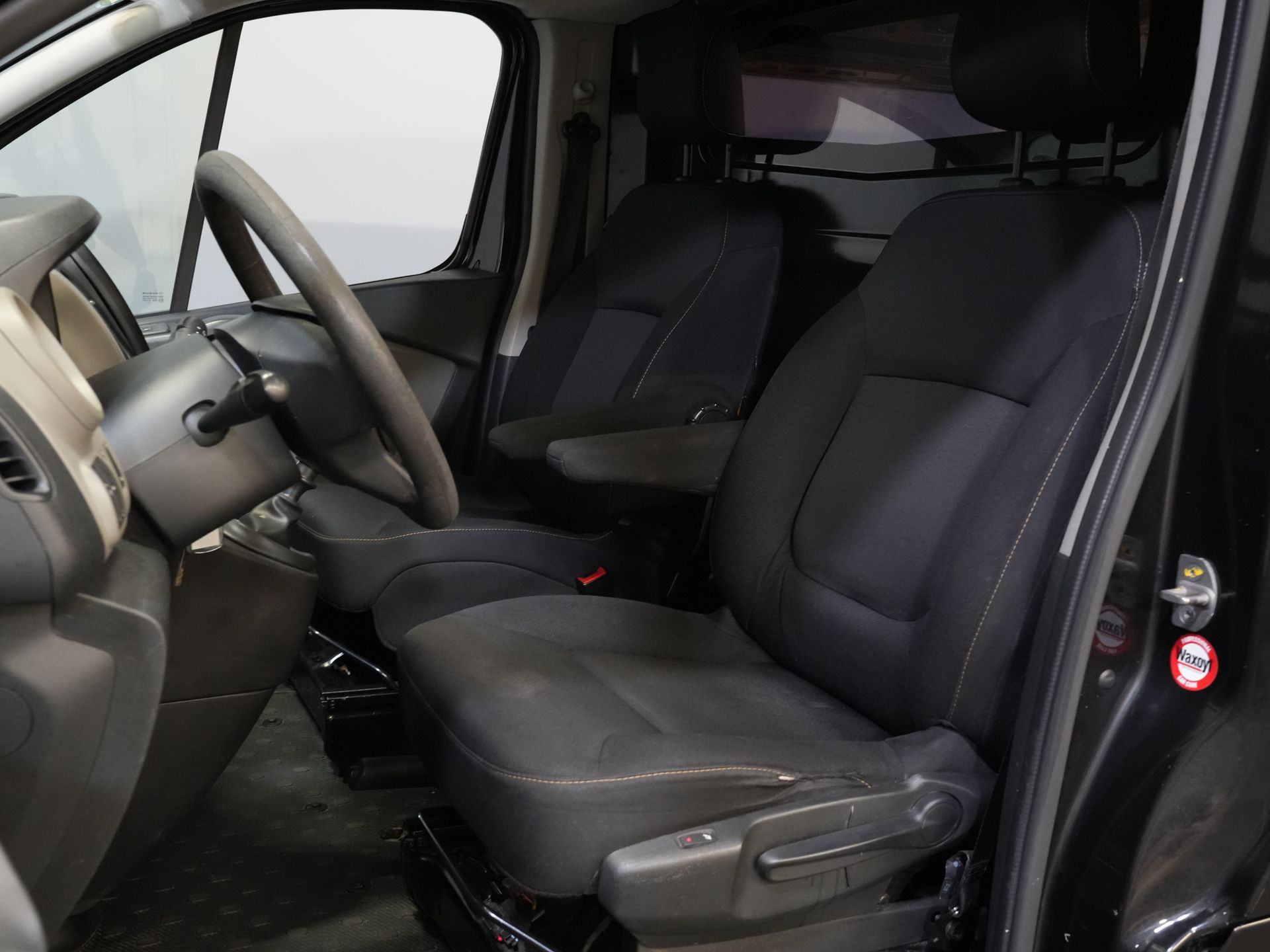 Renault Trafic Van 1.6 dCi 145 ch Sièges / Airco / Croisière / PDC / Crochet d'attelage