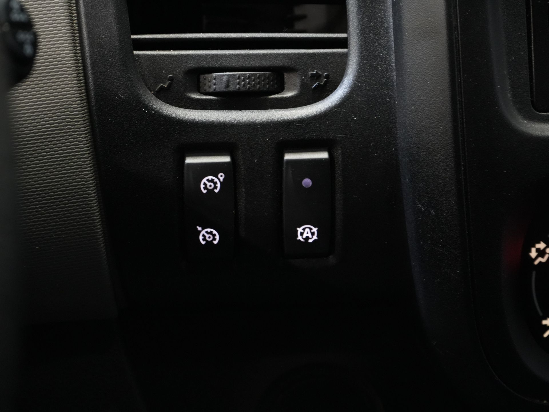 Renault Trafic Van 1.6 dCi 145 ch Sièges / Airco / Croisière / PDC / Crochet d'attelage