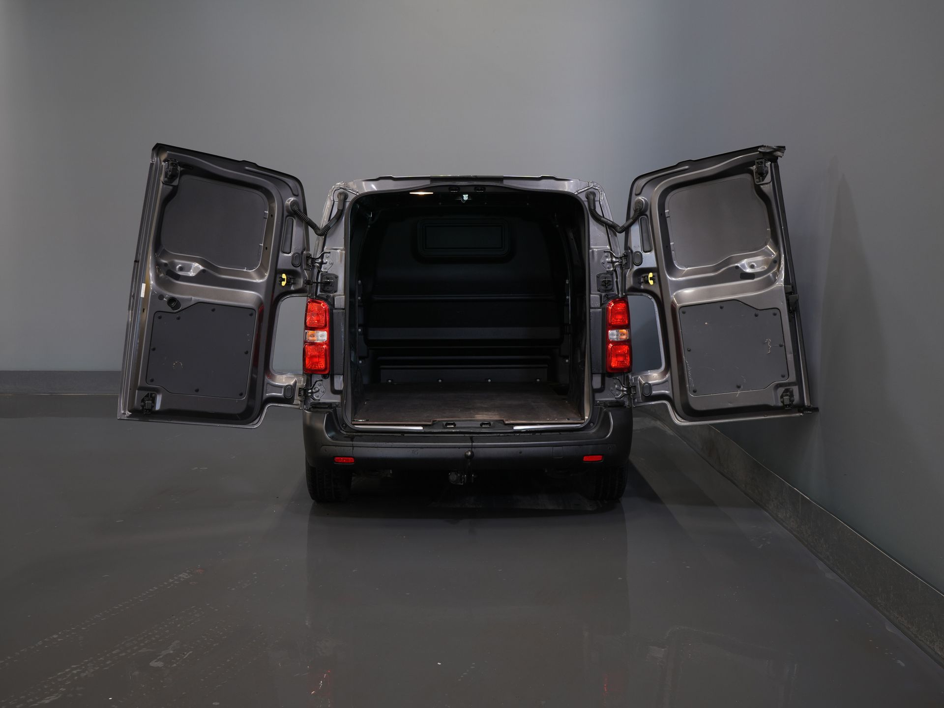 Toyota ProAce Worker Bestelbus 1.5 D-4D 120PK Live Carplay/ Cruise/ Airco/ LMV/ Trekhaak/ Navi/ Camera/ PDC NL Auto