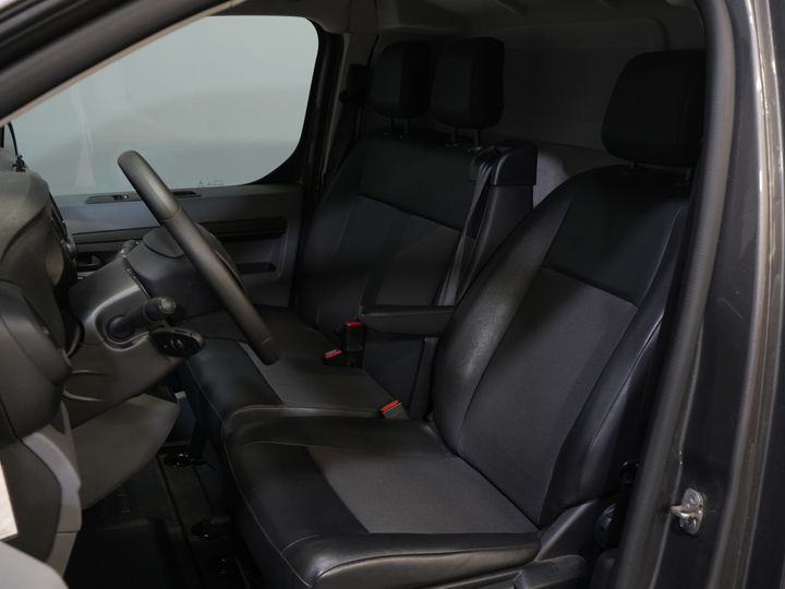 Toyota ProAce Worker Bestelbus 1.5 D-4D 120PK Live Carplay/ Cruise/ Airco/ LMV/ Trekhaak/ Navi/ Camera/ PDC NL Auto