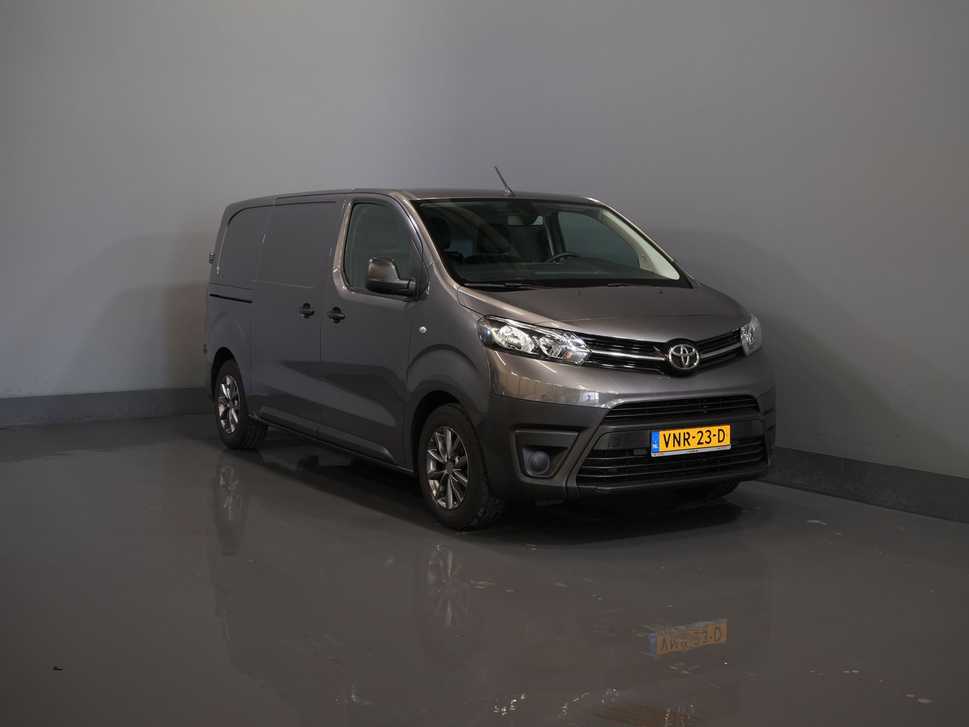 Toyota ProAce Worker Bestelbus 1.5 D-4D 120PK Live Carplay/ Cruise/ Airco/ LMV/ Trekhaak/ Navi/ Camera/ PDC NL Auto