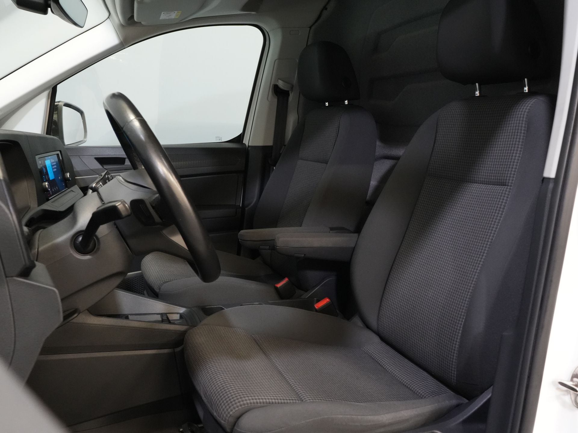 Volkswagen Caddy Cargo Van 2.0 TDI 125 cv DSG Aut. LED/ Adapt.Cruise/ Riscaldatore a cavalletto/ Carplay/ Riscaldamento sedili/ Airco/ Telecamera/ 16 ”LMV/ PDC/ Gancio di traino