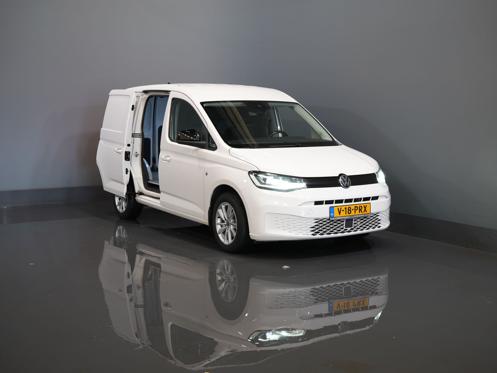 Volkswagen Caddy Cargo Van 2.0 TDI 125 cv DSG Aut. LED/ Adapt.Cruise/ Riscaldatore a cavalletto/ Carplay/ Riscaldamento sedili/ Airco/ Telecamera/ 16 ”LMV/ PDC/ Gancio di traino