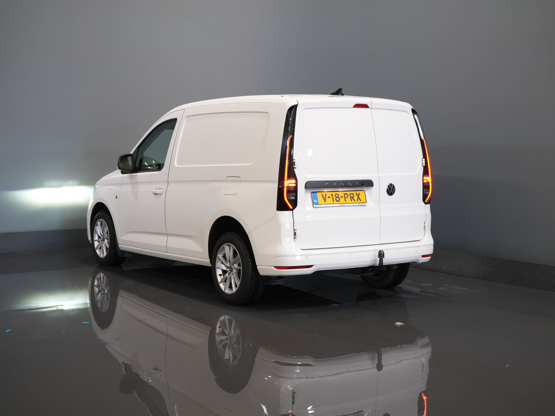 Volkswagen Caddy Cargo Van 2.0 TDI 125 cv DSG Aut. LED/ Adapt.Cruise/ Riscaldatore a cavalletto/ Carplay/ Riscaldamento sedili/ Airco/ Telecamera/ 16 ”LMV/ PDC/ Gancio di traino