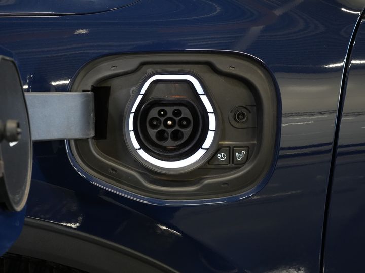 Ford Kuga SUV 2.5 PHEV 225 pk Titanium LED/ Carplay/ Virtual Cockpit/ Elek.Trekhaak/ Navi/ Camera/ PDC/ Climate/ Keyless