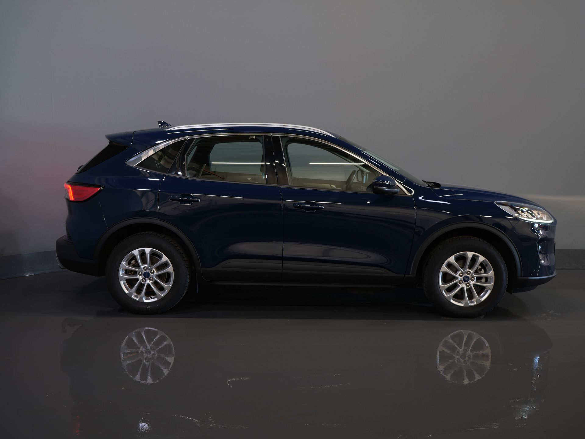 Ford Kuga SUV 2.5 PHEV 225 pk Titanium LED/ Carplay/ Virtual Cockpit/ Elek.Trekhaak/ Navi/ Camera/ PDC/ Climate/ Keyless