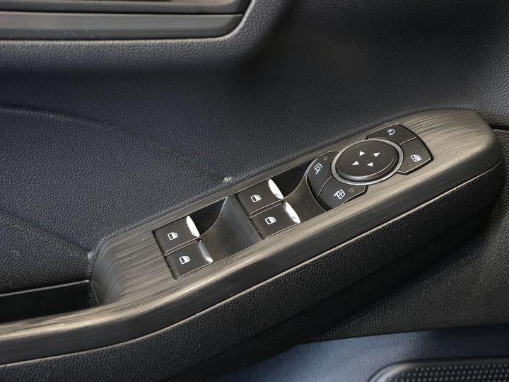 Ford Kuga SUV 2.5 PHEV 225 pk Titanium LED/ Carplay/ Virtual Cockpit/ Elek.Trekhaak/ Navi/ Camera/ PDC/ Climate/ Keyless