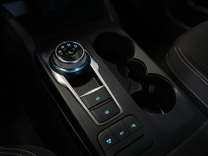 Ford Kuga SUV 2.5 PHEV 225 pk Titanium LED/ Carplay/ Virtual Cockpit/ Elek.Trekhaak/ Navi/ Camera/ PDC/ Climate/ Keyless