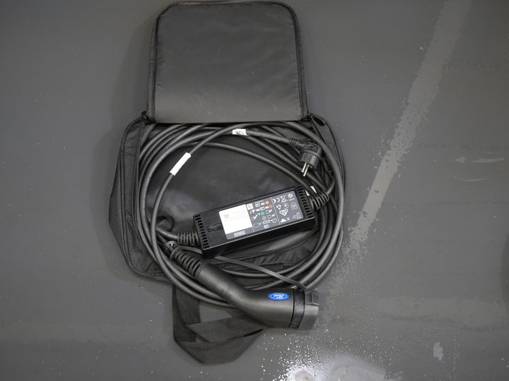 Ford Kuga SUV 2.5 PHEV 225 pk Titanium LED/ Carplay/ Virtual Cockpit/ Elek.Trekhaak/ Navi/ Camera/ PDC/ Climate/ Keyless