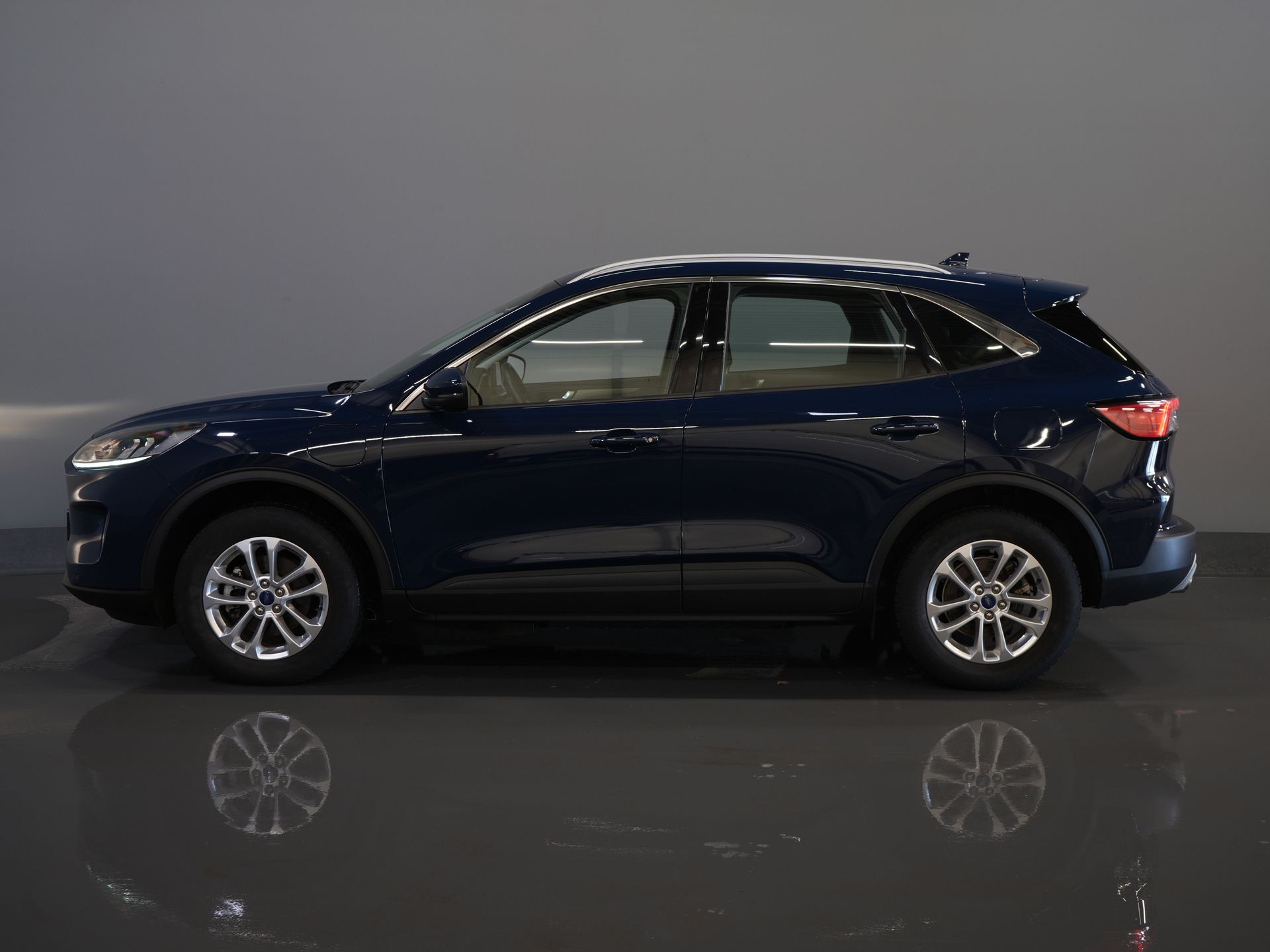 Ford Kuga SUV 2.5 PHEV 225 pk Titanium LED/ Carplay/ Virtual Cockpit/ Elek.Trekhaak/ Navi/ Camera/ PDC/ Climate/ Keyless