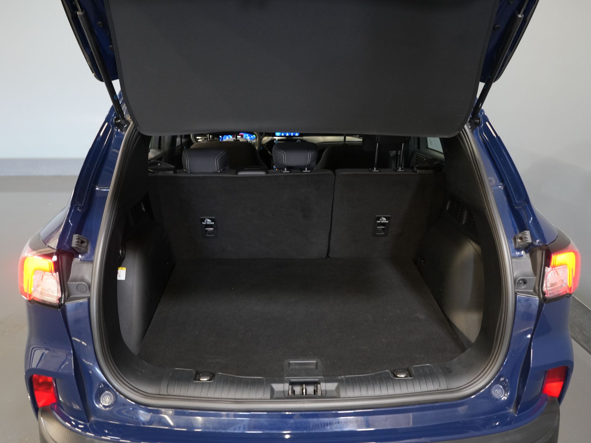 Ford Kuga SUV 2.5 PHEV 225 pk Titanium LED/ Carplay/ Virtual Cockpit/ Elek.Trekhaak/ Navi/ Camera/ PDC/ Climate/ Keyless