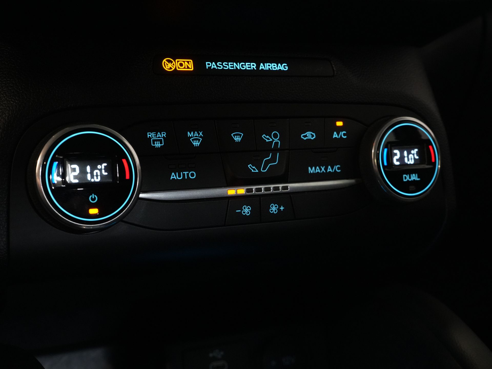 Ford Kuga SUV 2.5 PHEV 225 pk Titanium LED/ Carplay/ Virtual Cockpit/ Elek.Trekhaak/ Navi/ Camera/ PDC/ Climate/ Keyless